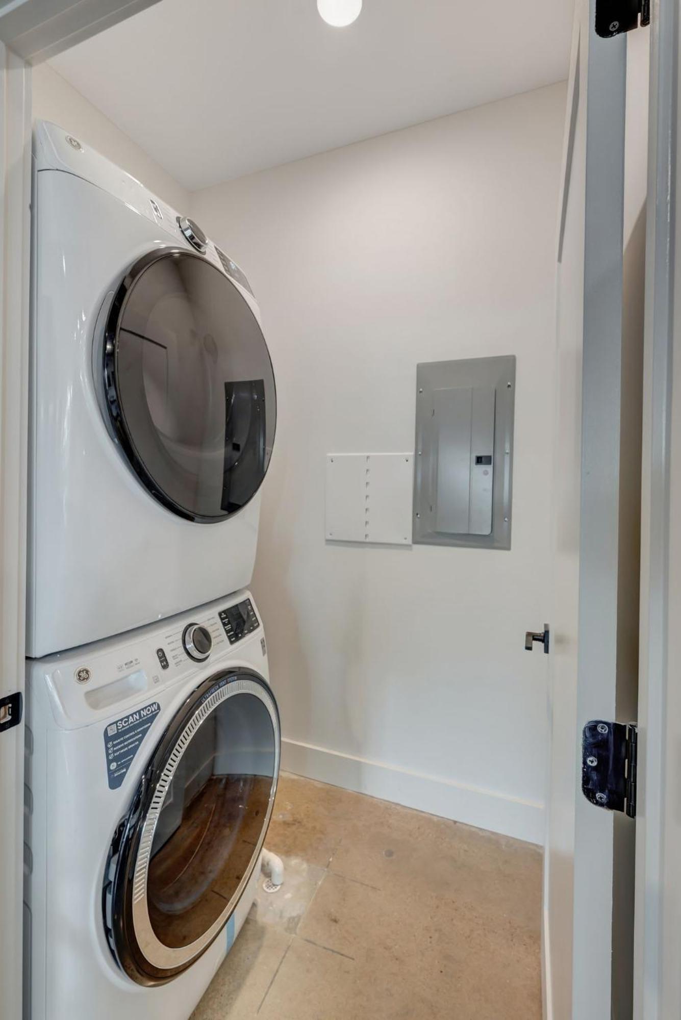 New With 2 Beds 7 Mins To Dt Apartment