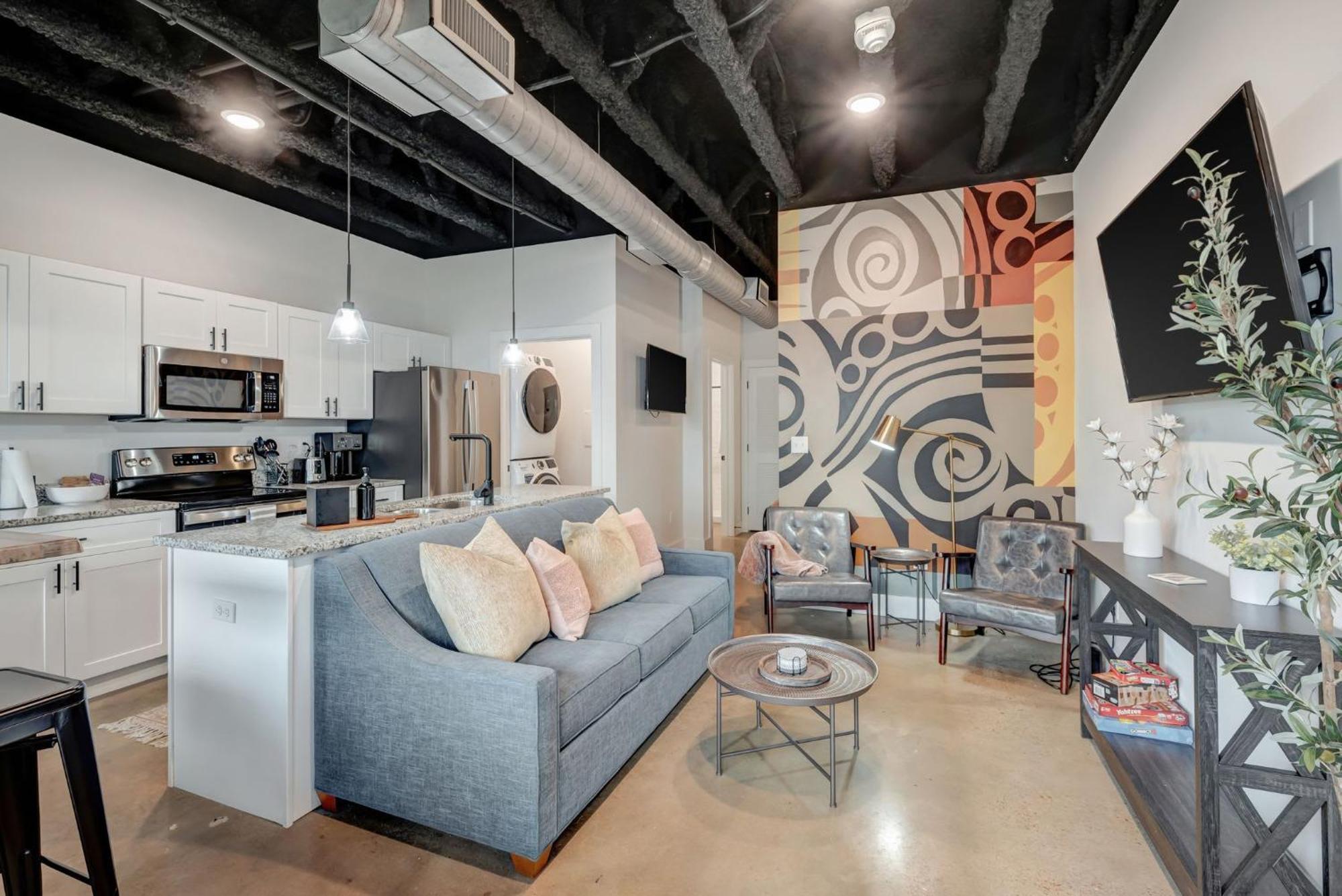 New With 2 Beds 7 Mins To Dt Apartment