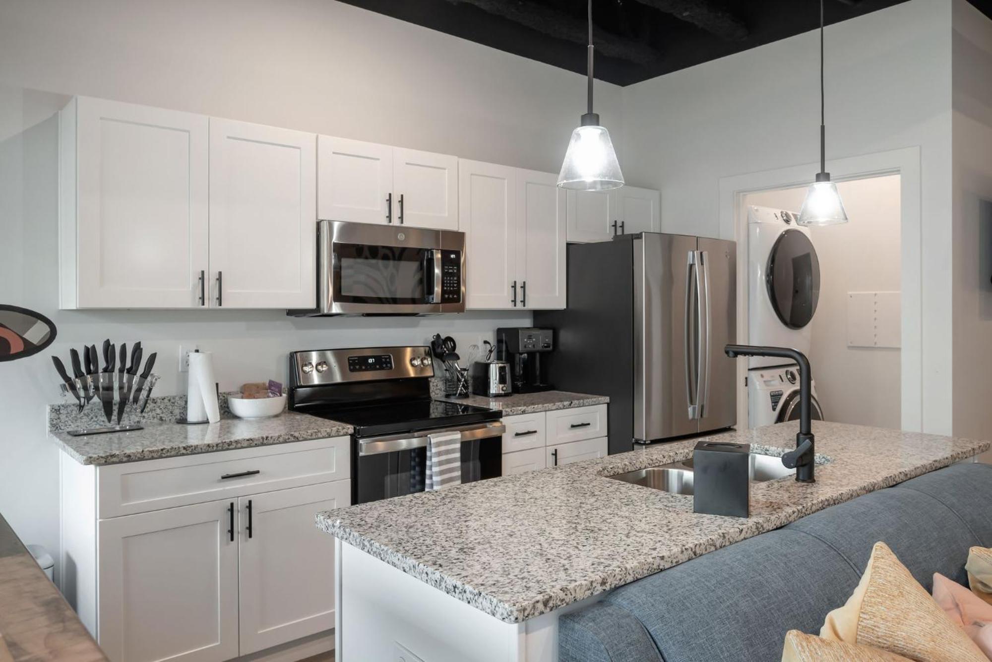 New With 2 Beds 7 Mins To Dt Apartment *