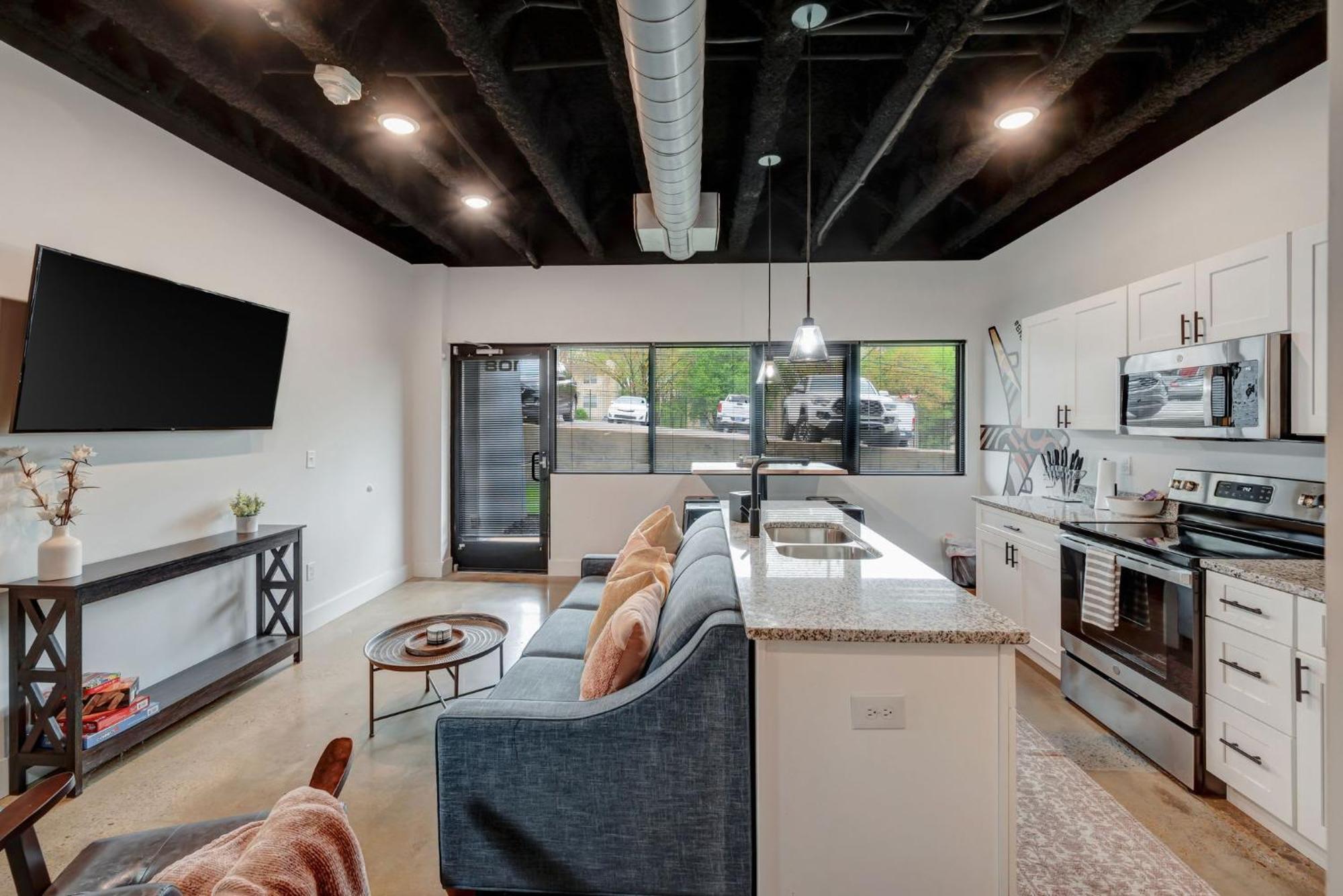 New With 2 Beds 7 Mins To Dt Apartment