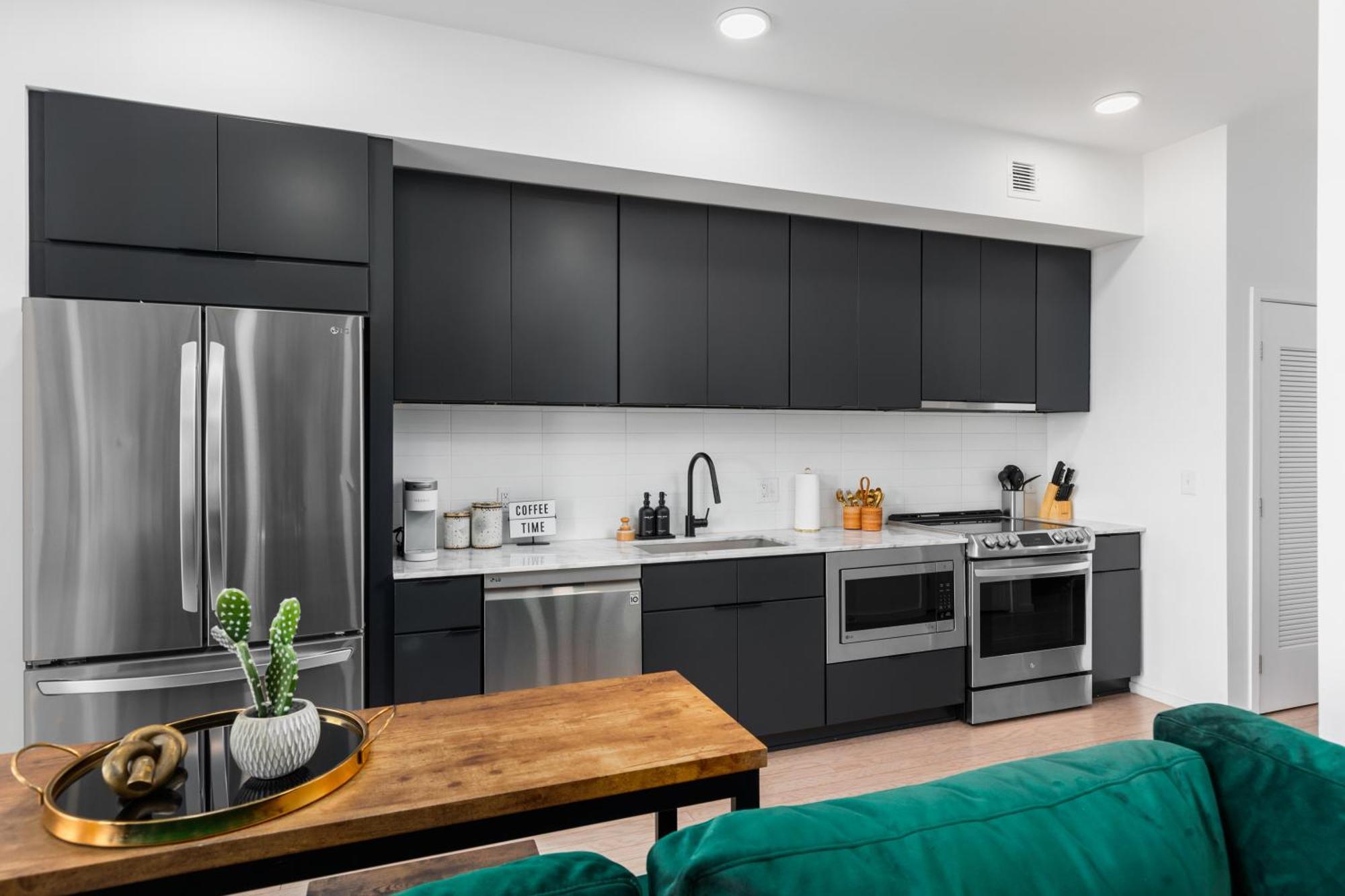 River View High-end With Private Patio And Free Parking *