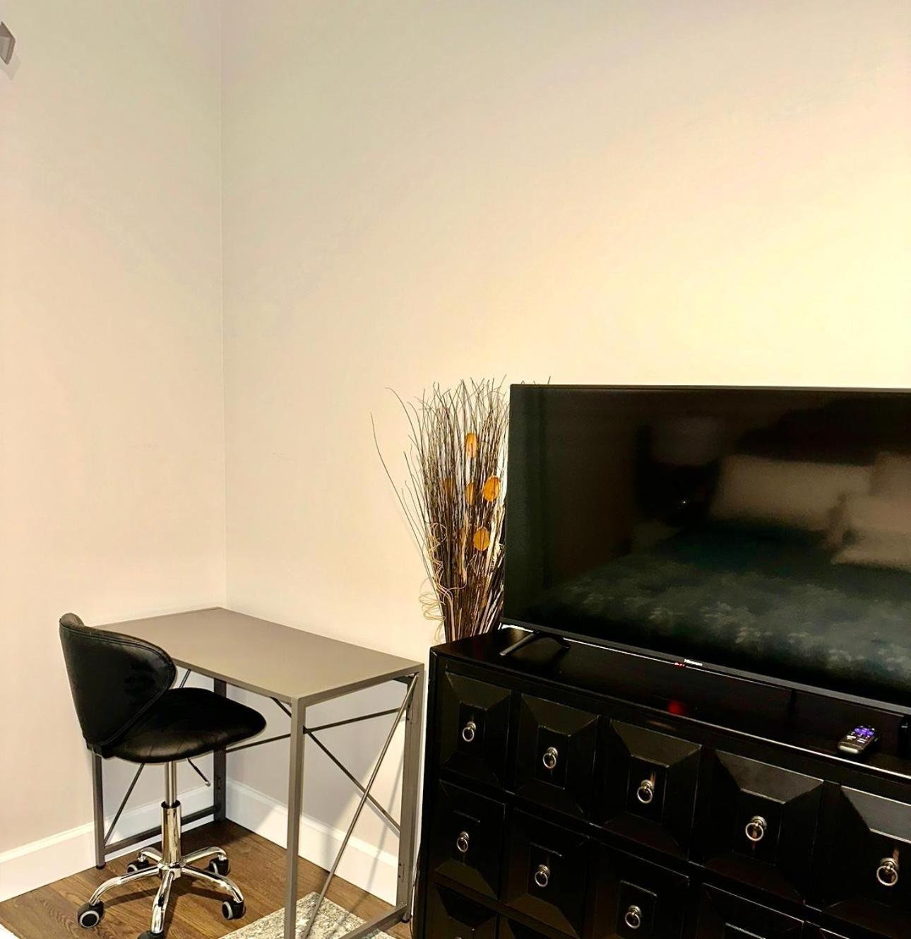 Apartment Spacious With Great Amenities Free Garage Parking