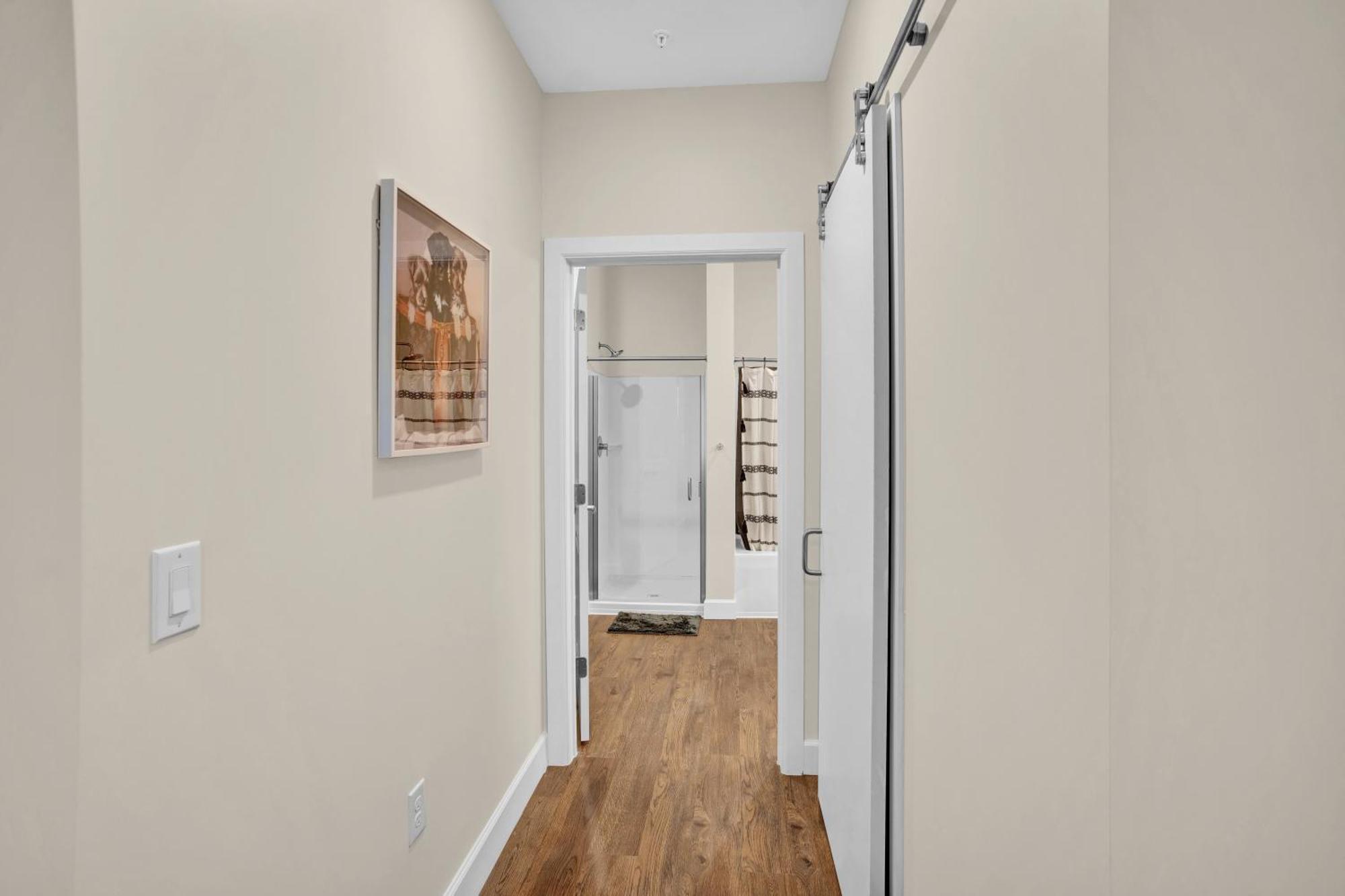 Chateau De Capri W Pool Gym Free Parking *