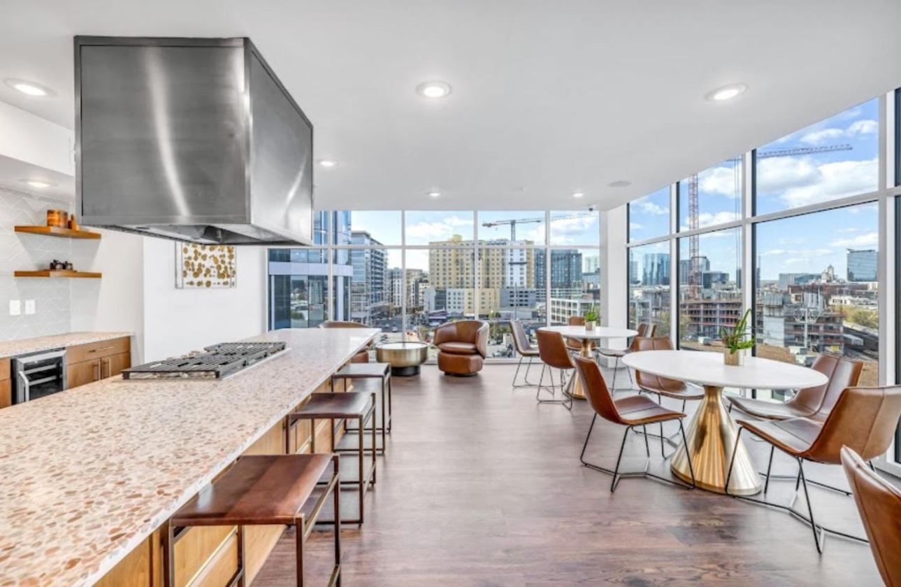 Apartment Chateau De Capri W Pool Gym Free Parking *