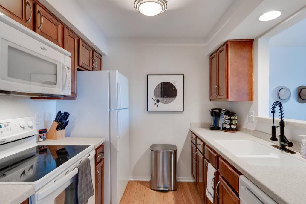 Amazing Pool, Steps 2 Broadway Right On The Riverfront! Apartment