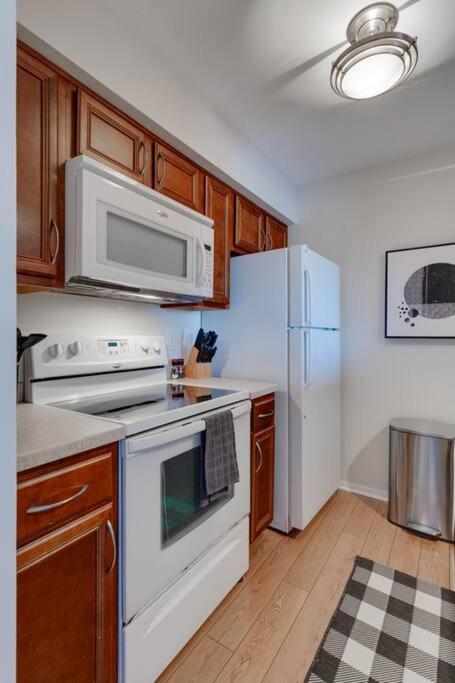 Amazing Pool, Steps 2 Broadway Right On The Riverfront! Apartment