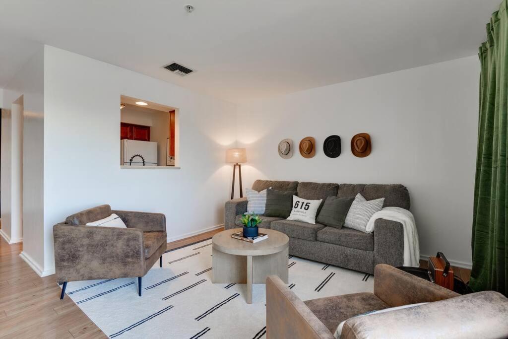 Apartment Amazing Pool, Steps 2 Broadway Right On The Riverfront! Nashville
