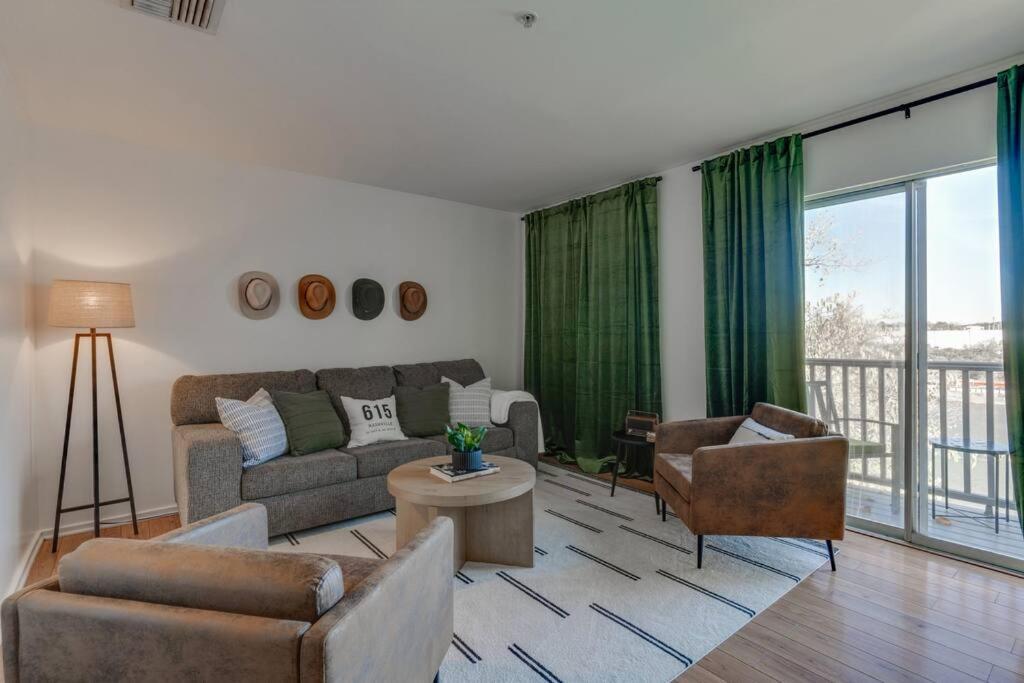 Apartment Amazing Pool, Steps 2 Broadway Right On The Riverfront! *