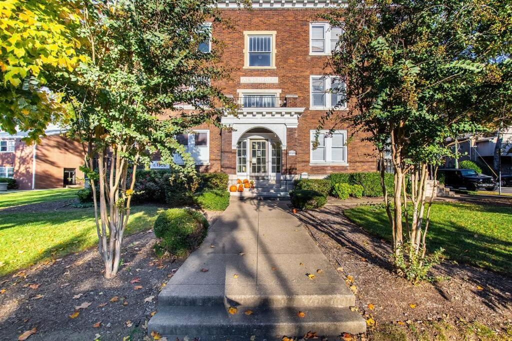 Belmont 2mi Broadway *