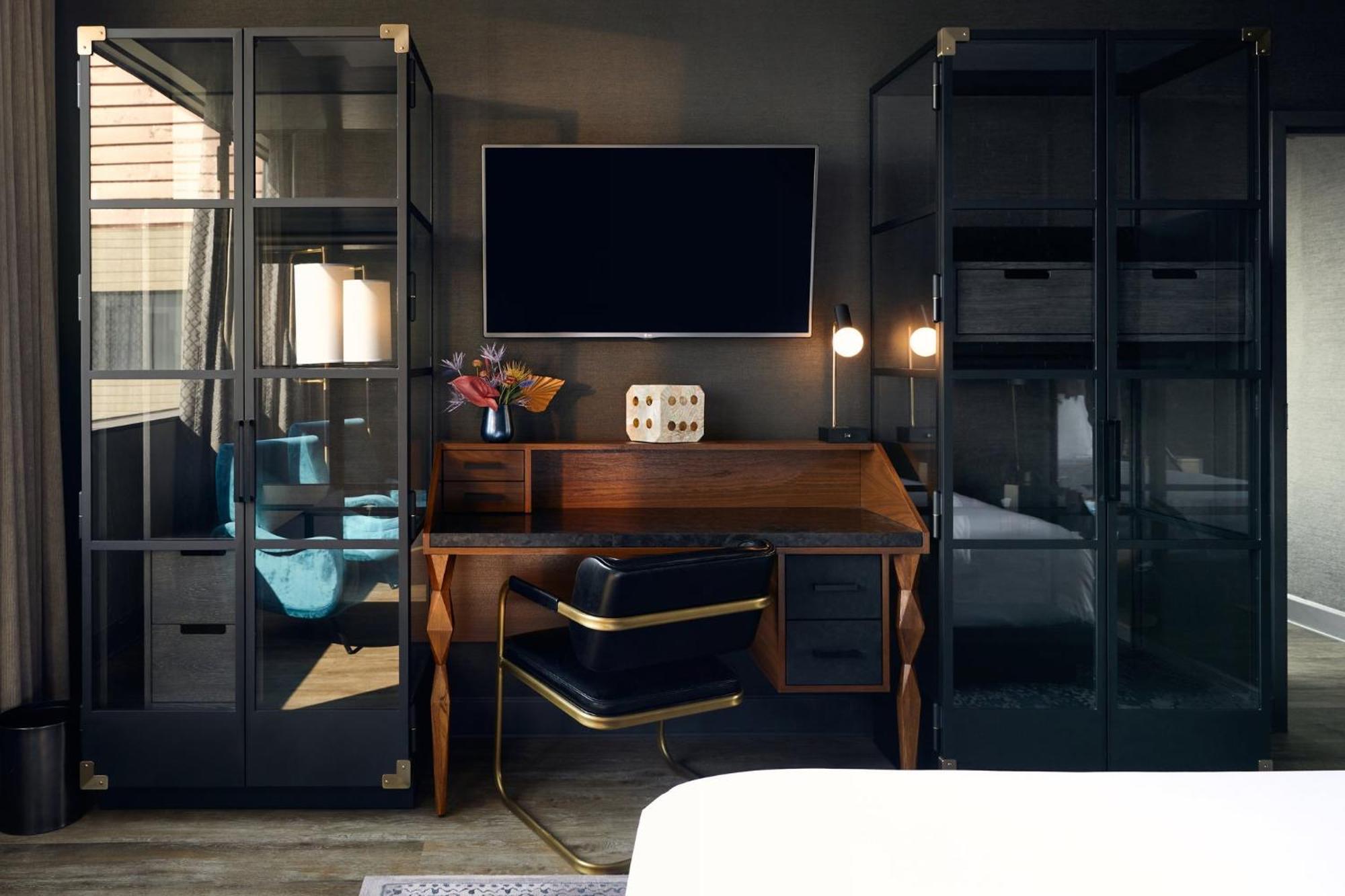 Loews At Vanderbilt Plaza 4*