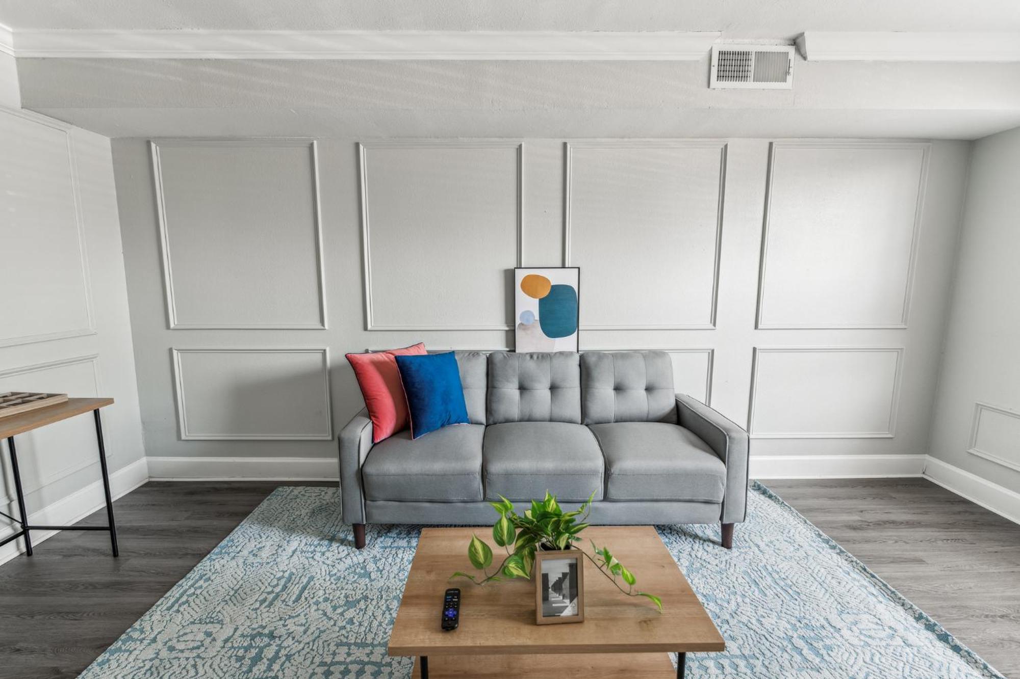 Brentwood D6 I Cozy & Comfy I 2bd I Free Parking *