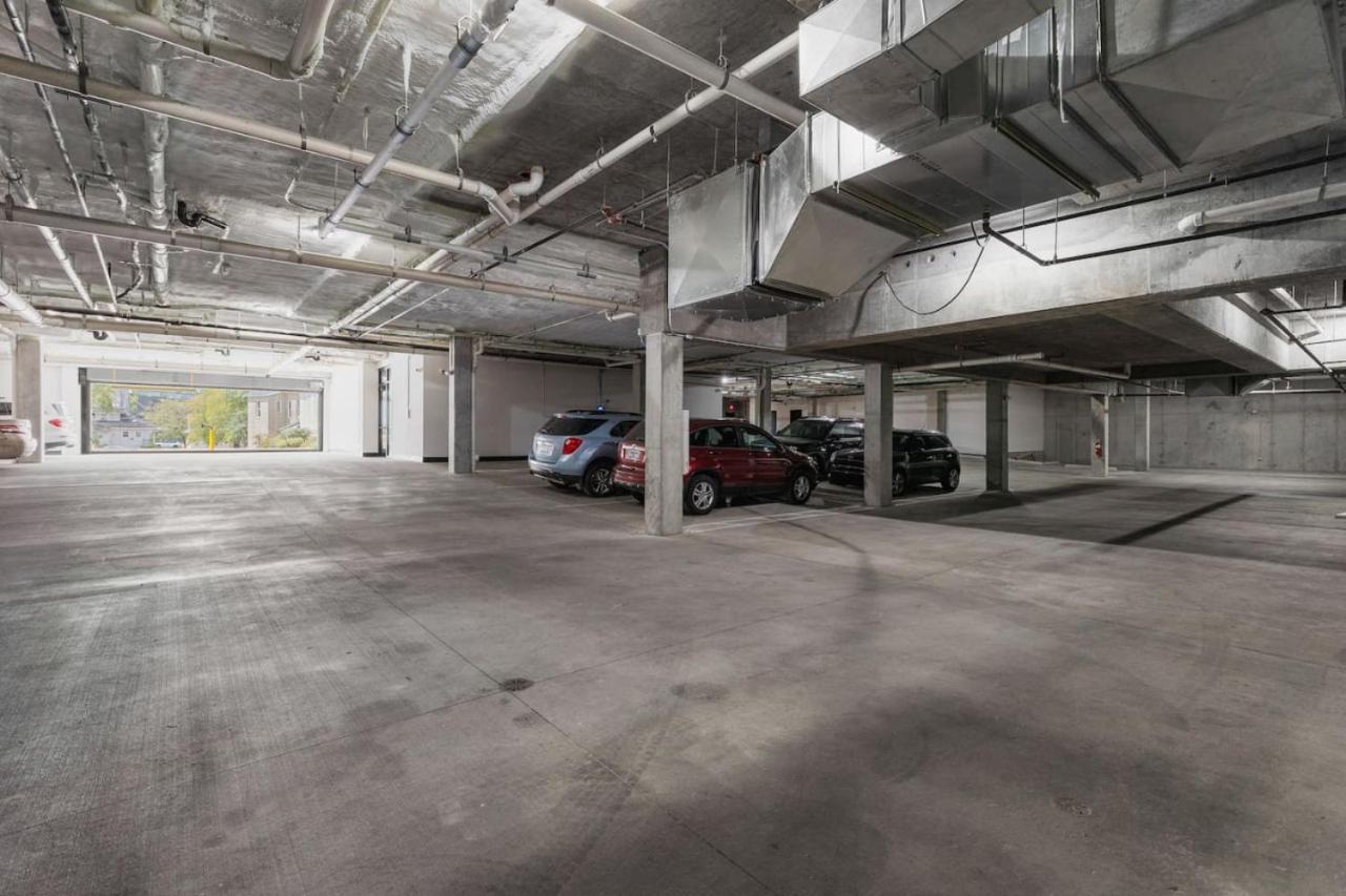 Upscale Music Row Corner Unit With Patio Rooftop With View And Gym Apartment Nashville