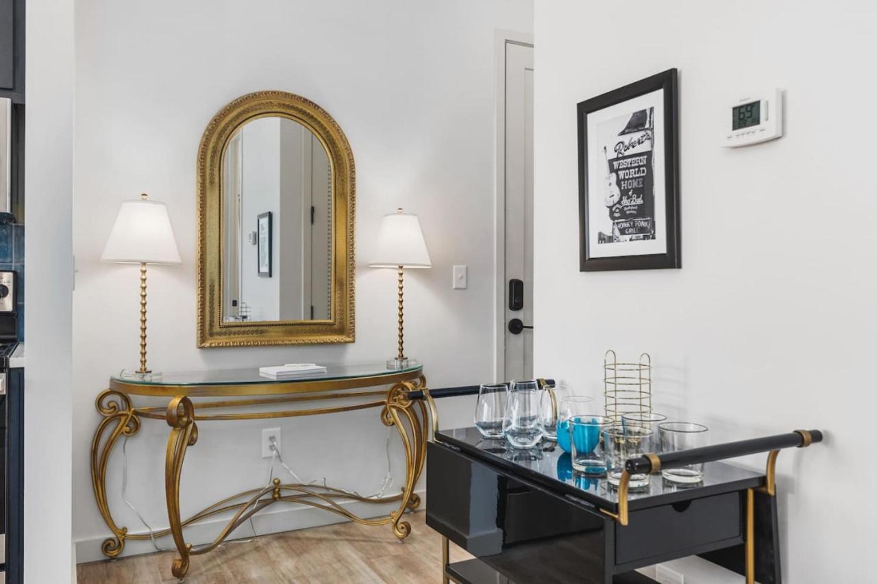 Upscale Music Row Corner Unit With Patio Rooftop With View And Gym * Nashville