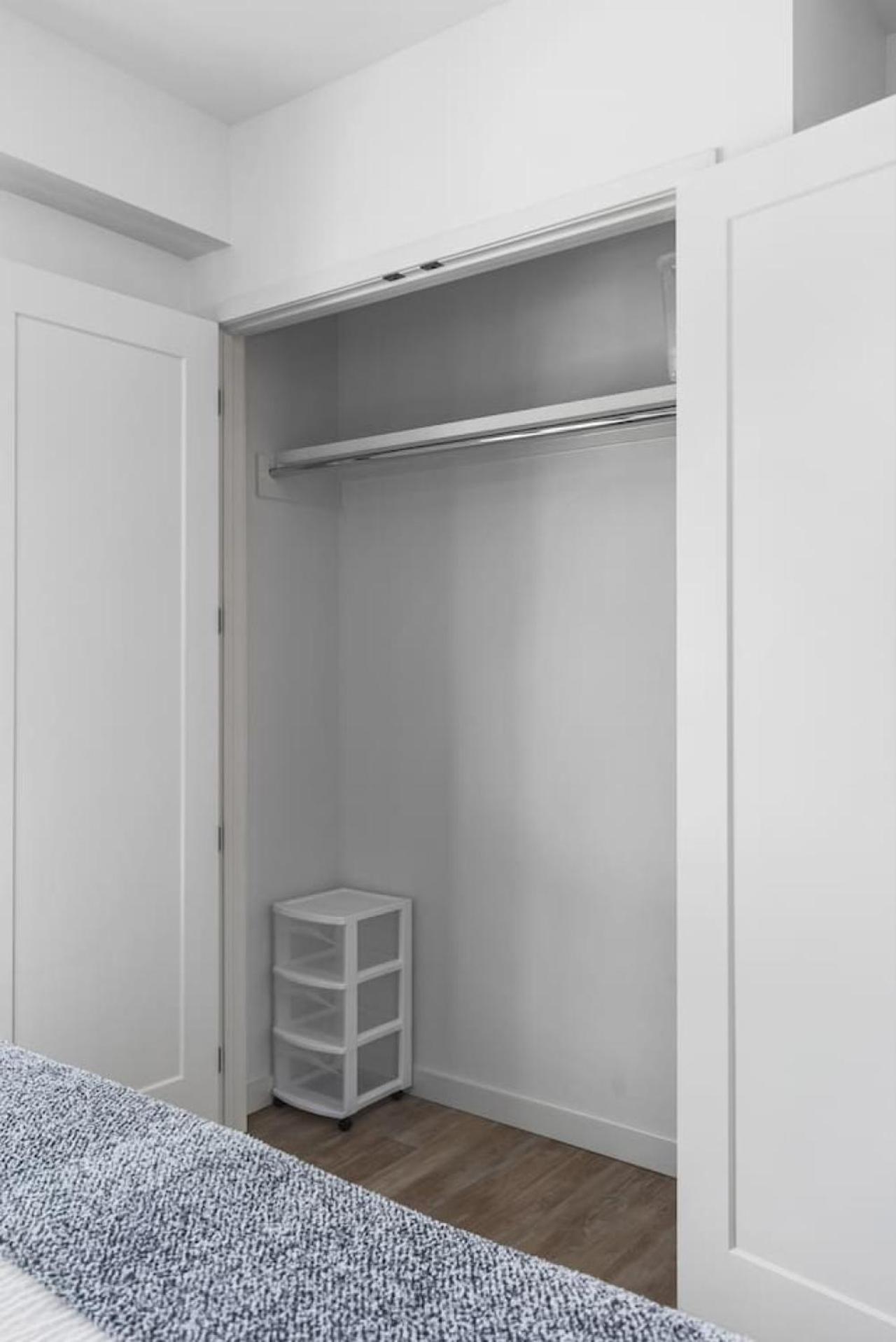 Upscale Music Row Corner Unit With Patio Rooftop With View And Gym Apartment