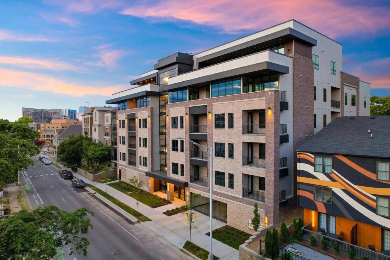 Upscale Music Row Corner Unit With Patio Rooftop With View And Gym Apartment Nashville