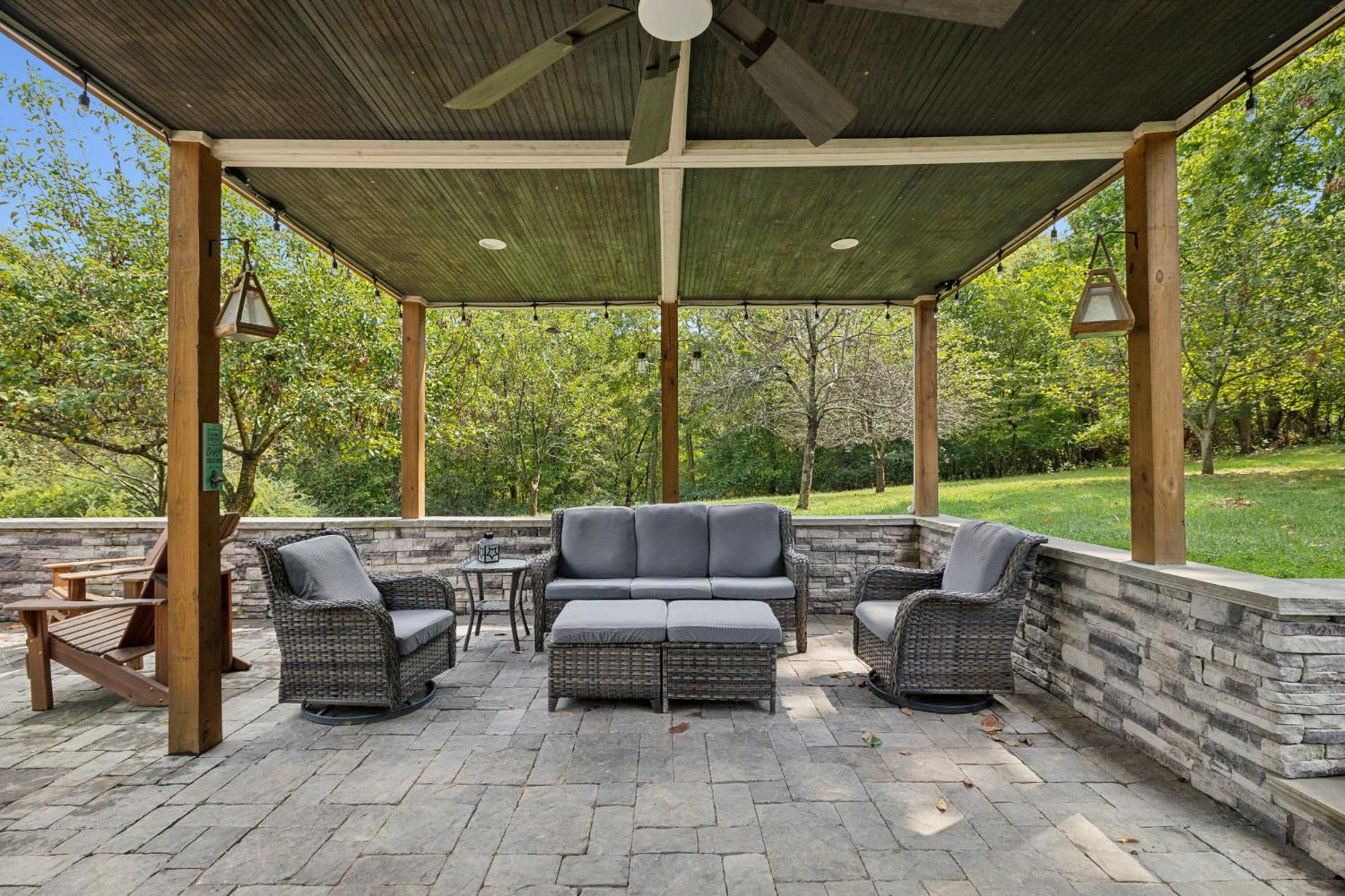 Huge Family Wildlife Retreat Close To The *