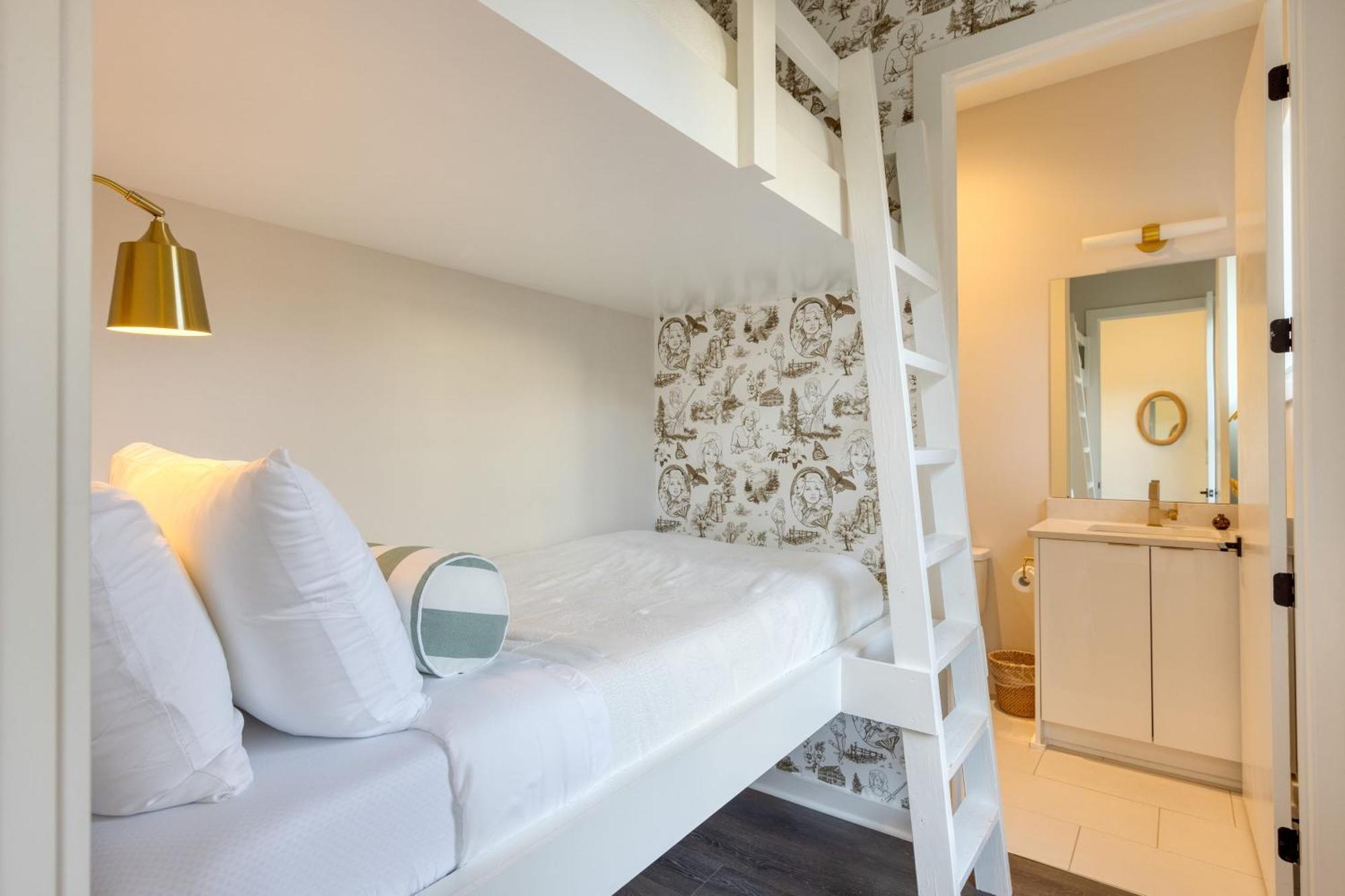 98 Degrees By Avantstay Covered Balcony Lounge Newly Built 4bdr