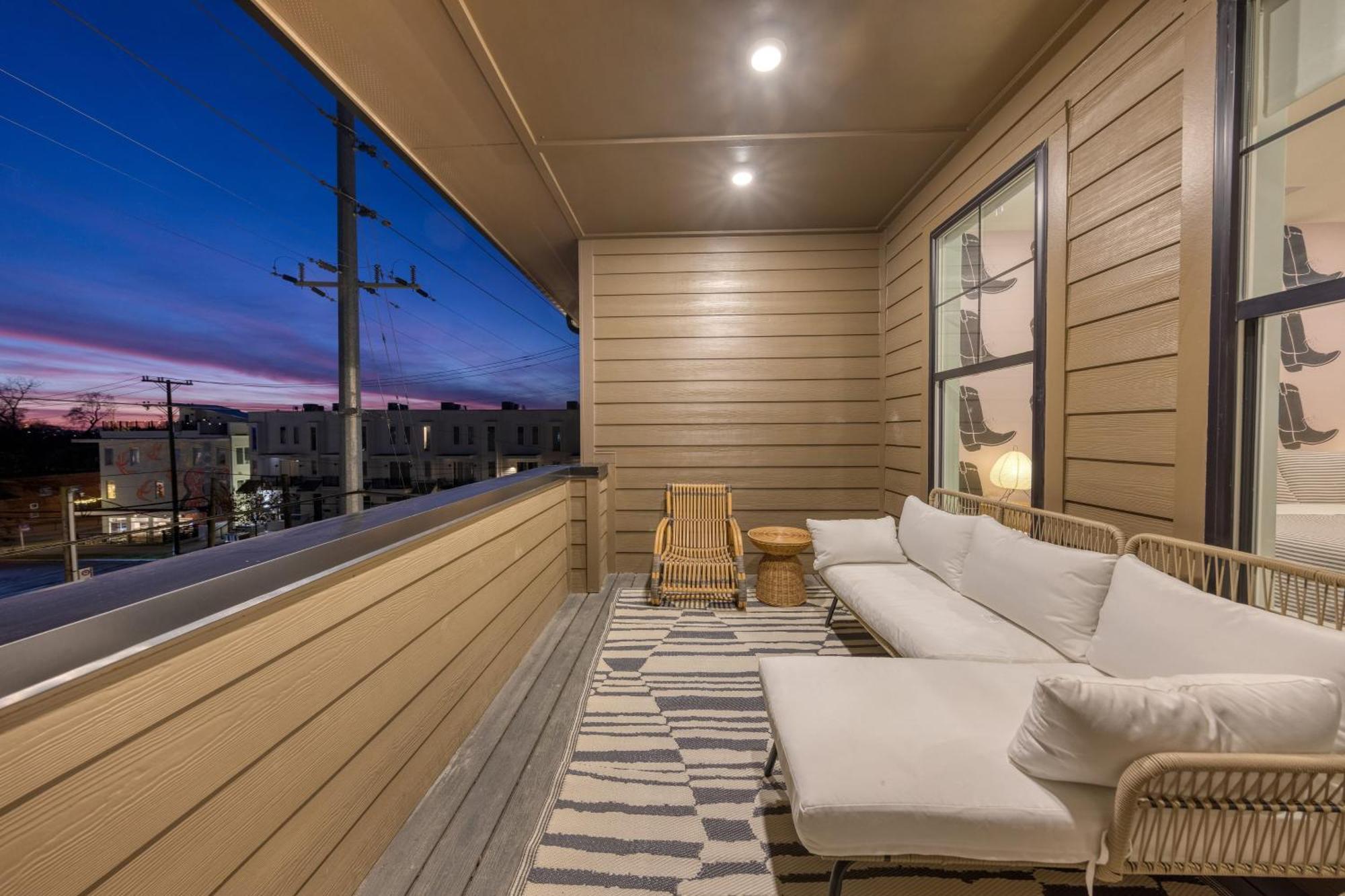 98 Degrees By Avantstay Covered Balcony Lounge Newly Built 4bdr