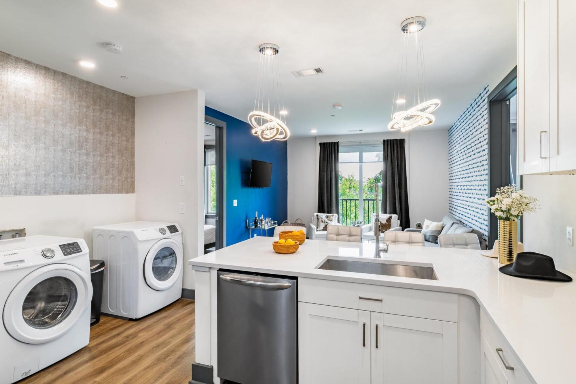 Lindsley By Avantstay Balcony Modern Design A Downtown Location Holiday home *