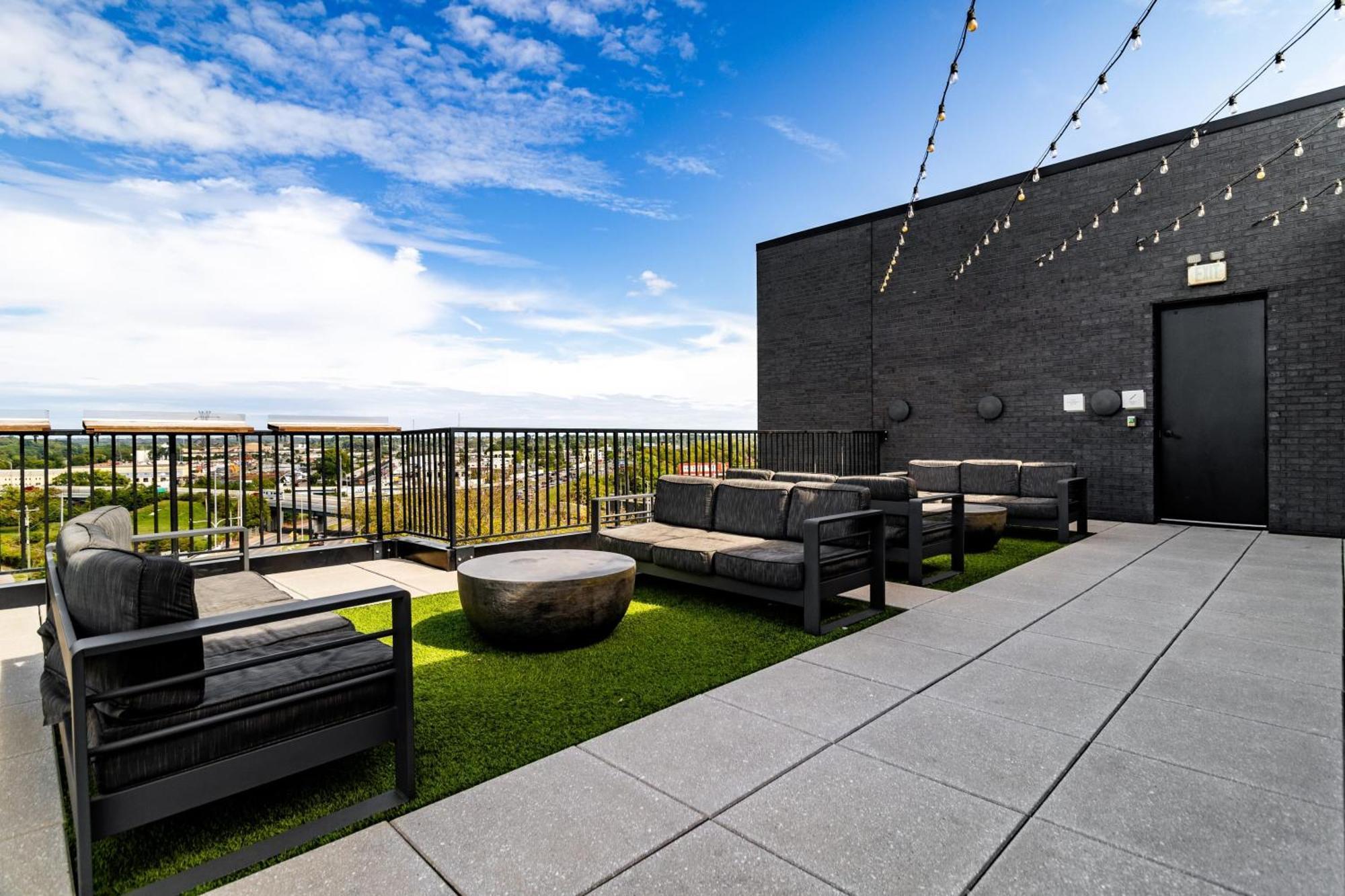 Lindsley By Avantstay Balcony Modern Design A Downtown Location Holiday home