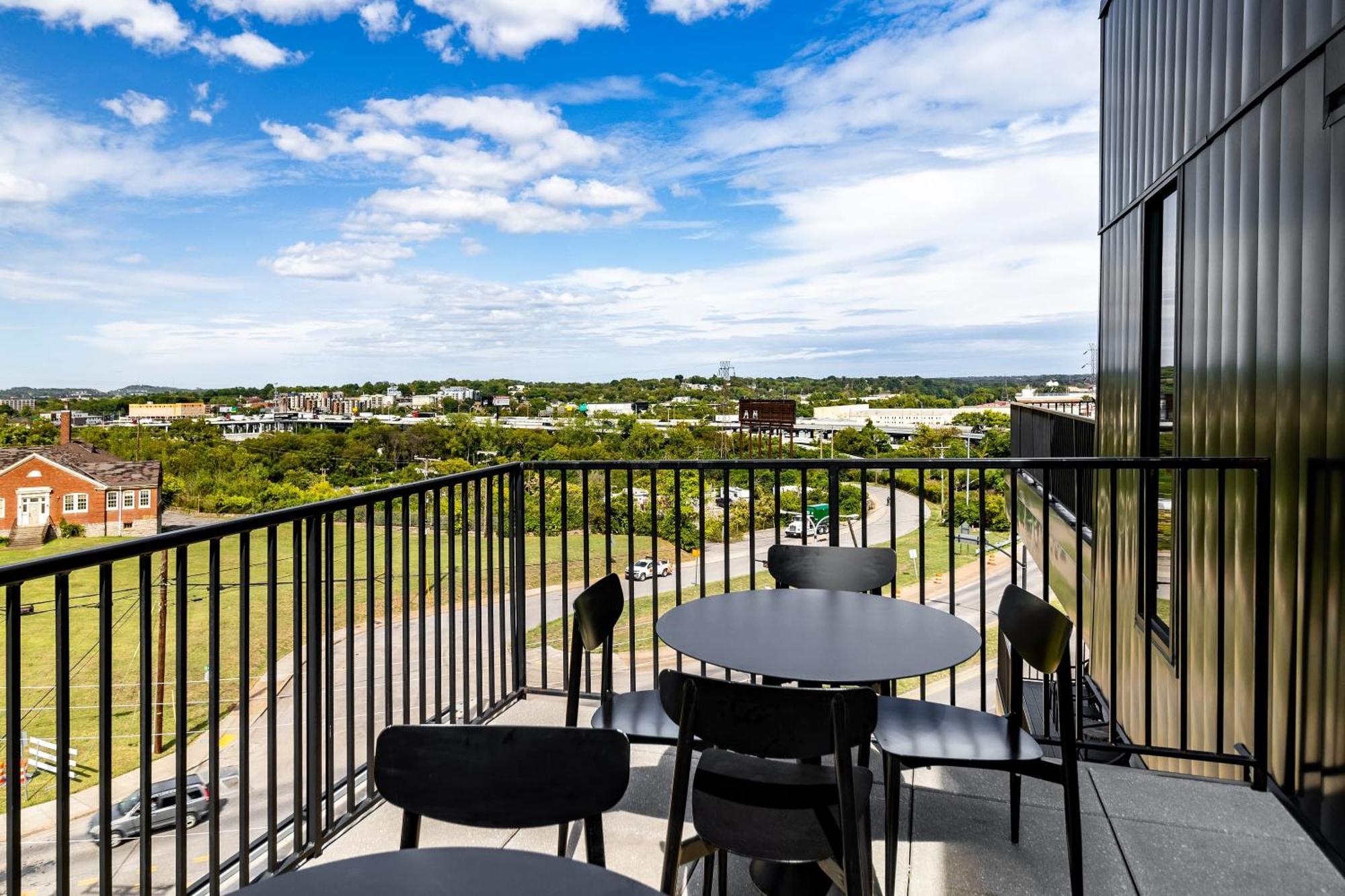 Holiday home Lindsley By Avantstay Balcony Modern Design A Downtown Location Nashville
