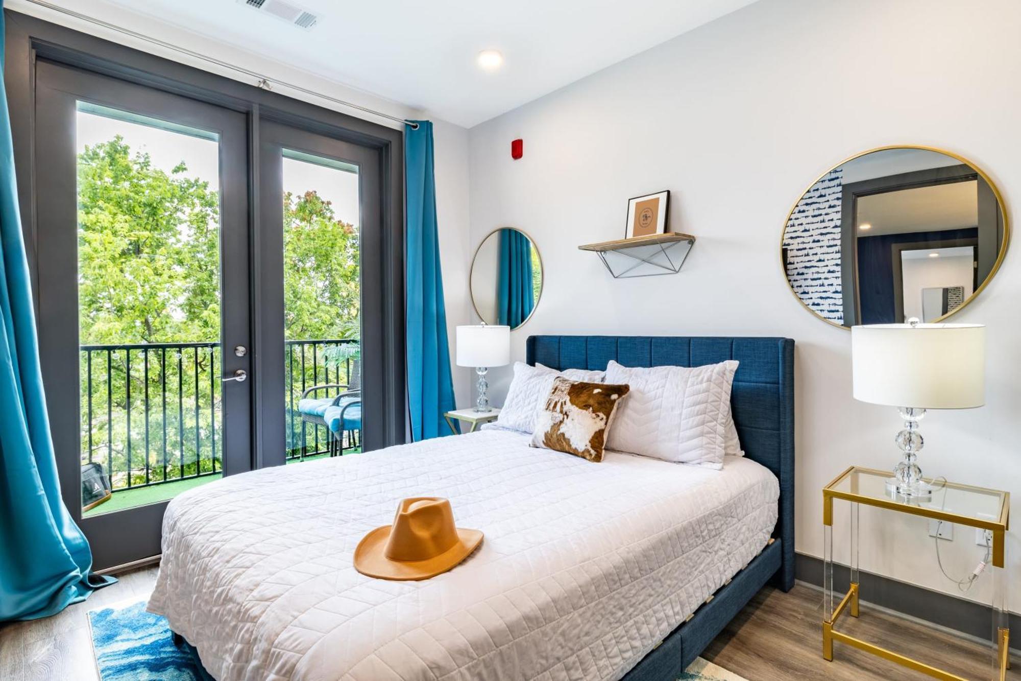 Holiday home Lindsley By Avantstay Balcony Modern Design A Downtown Location