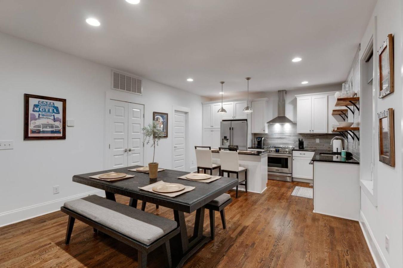 Elegant Townhouse Near Broadway Holiday home *