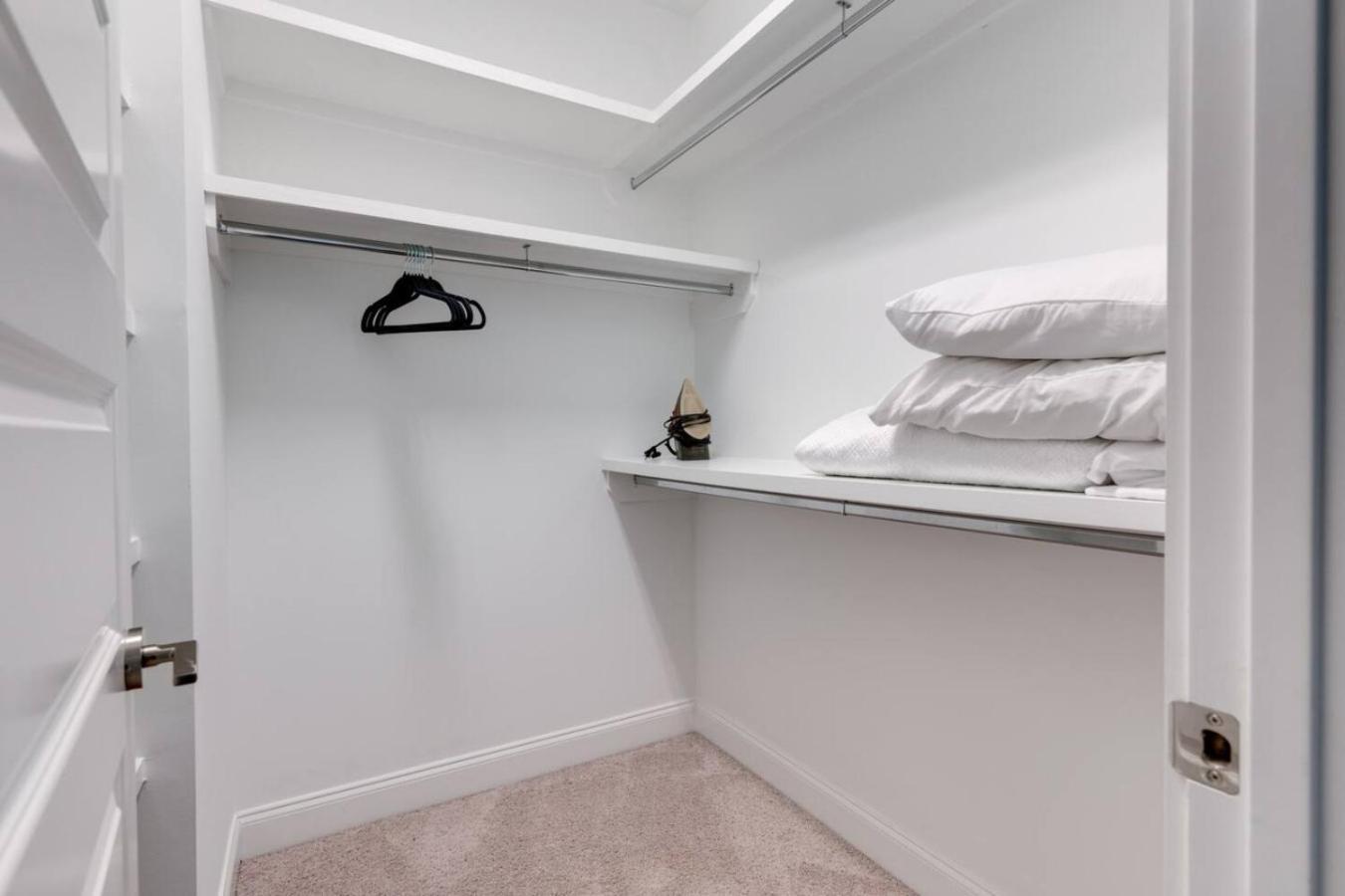 Elegant Townhouse Near Broadway *