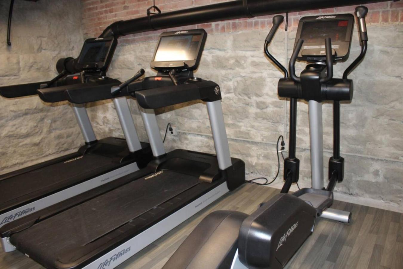 Amazing Amenities And Location - 1 Bedroom Apartment