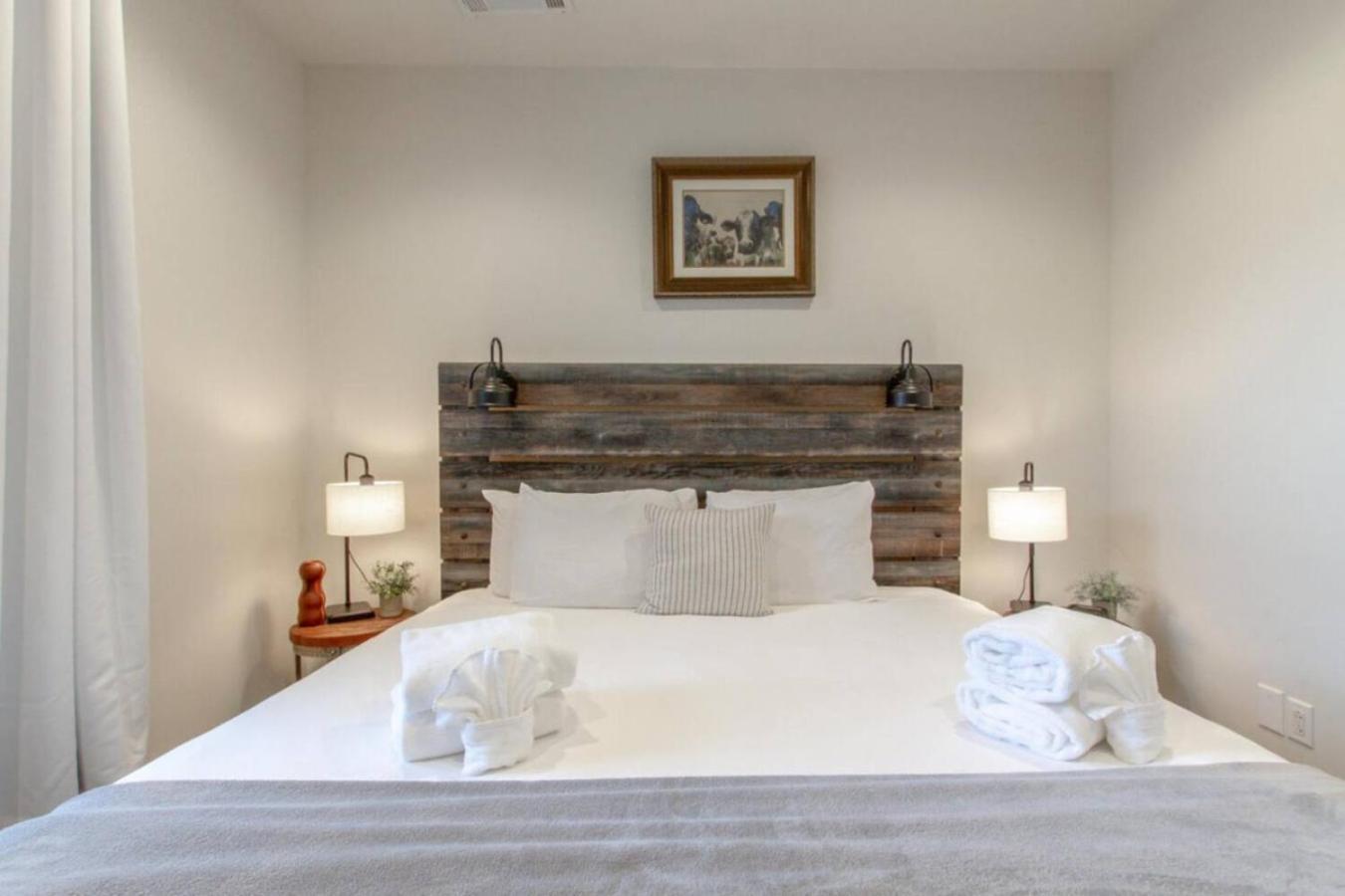 Amazing Amenities And Location - 1 Bedroom *