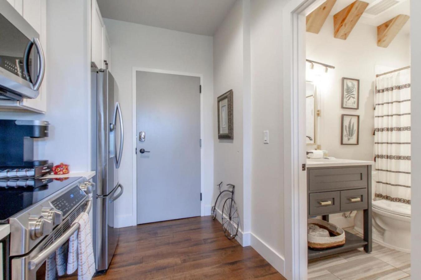 Apartment Amazing Amenities And Location - 1 Bedroom Nashville