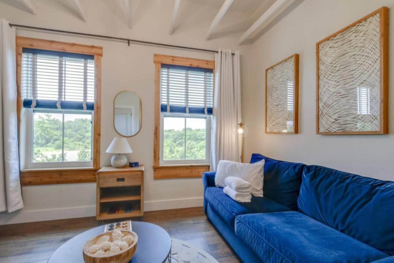 Apartment Amazing Amenities And Location - 1 Bedroom *