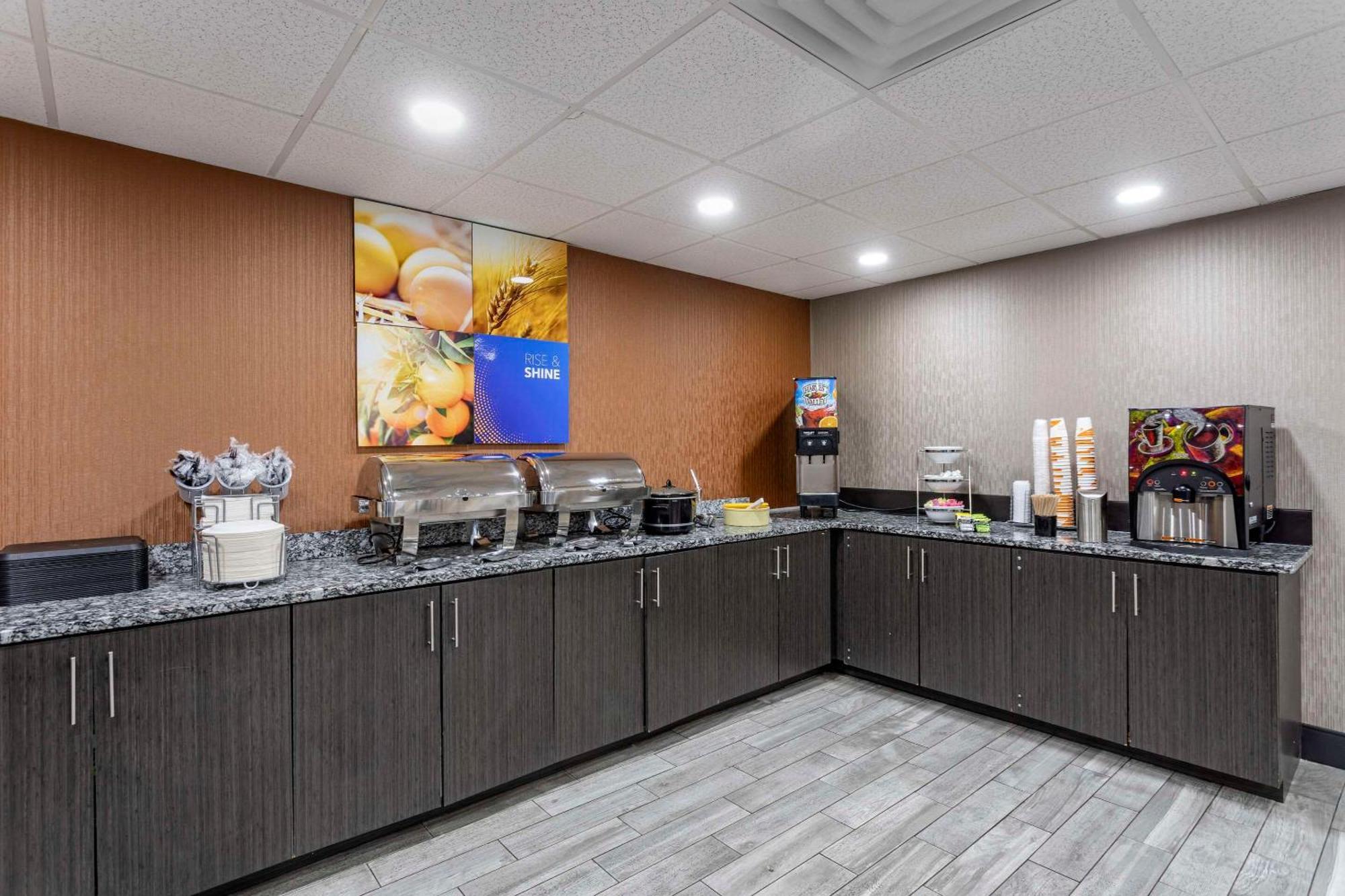 Comfort & Downtown - Stadium Hotel Nashville