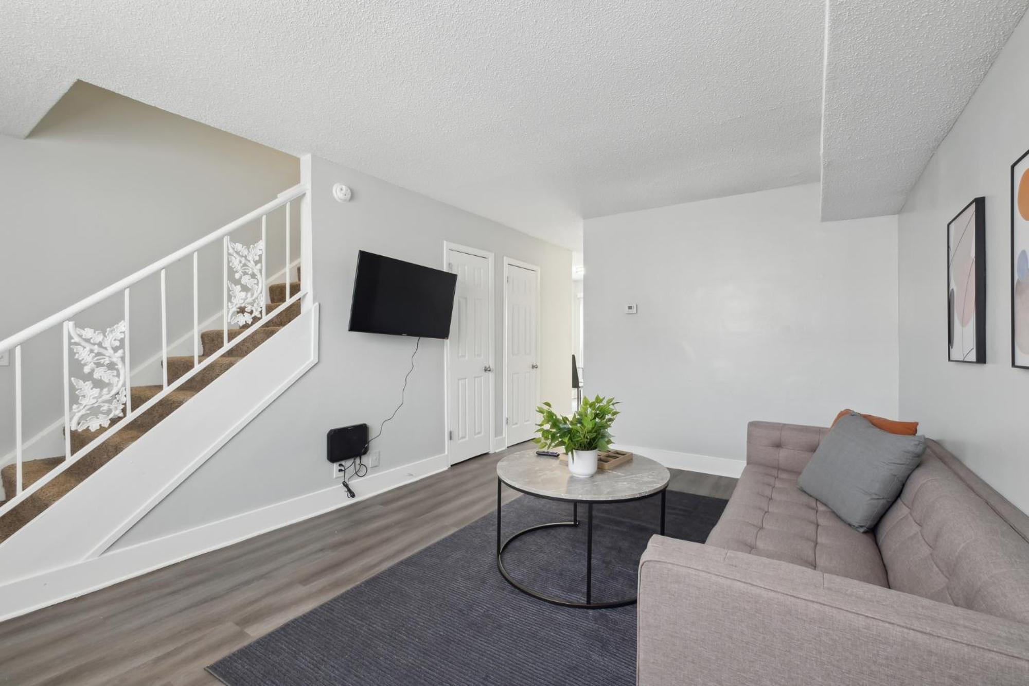 Brentwood U4 I Cozy & Comfy I 2bd I Free Parking Apartment *