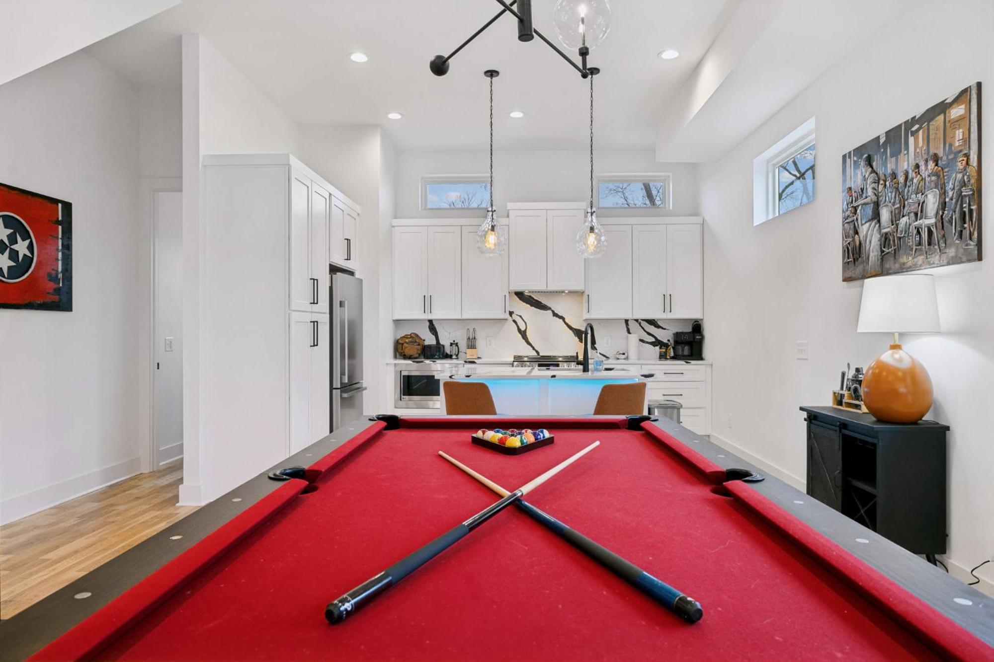 Sleek Multi-level Rooftop Views & Pool Table Holiday home *