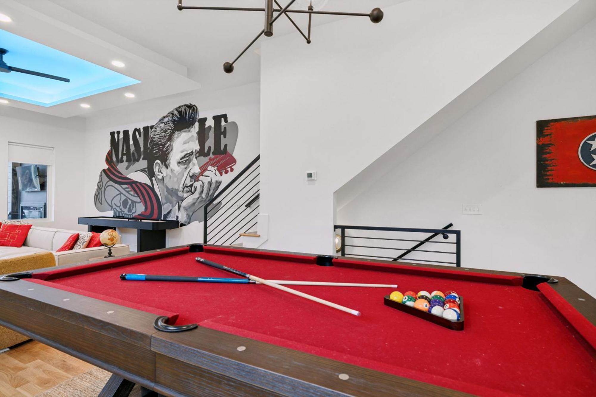 Sleek Multi-level Rooftop Views & Pool Table Nashville