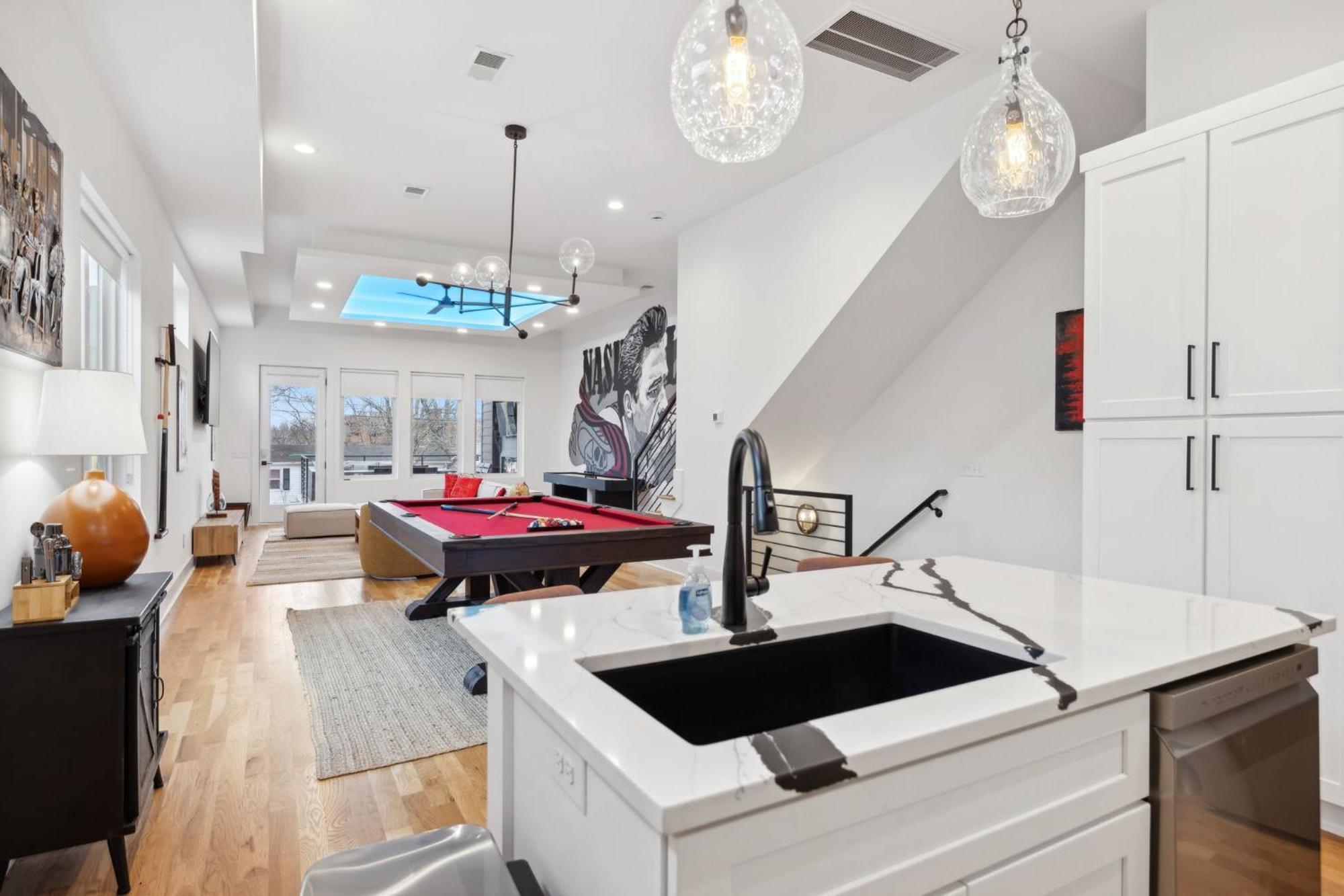 Holiday home Sleek Multi-level Rooftop Views & Pool Table