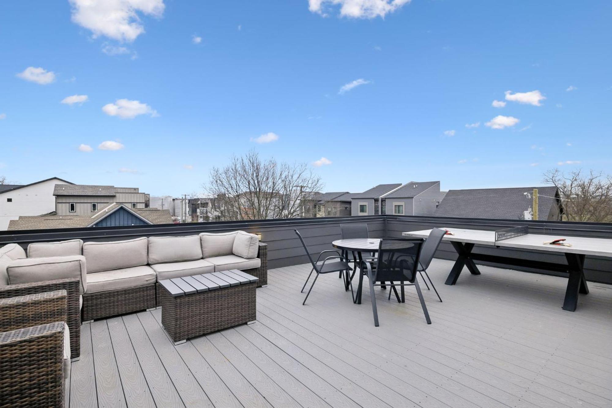 Holiday home Sleek Multi-level Rooftop Views & Pool Table Nashville