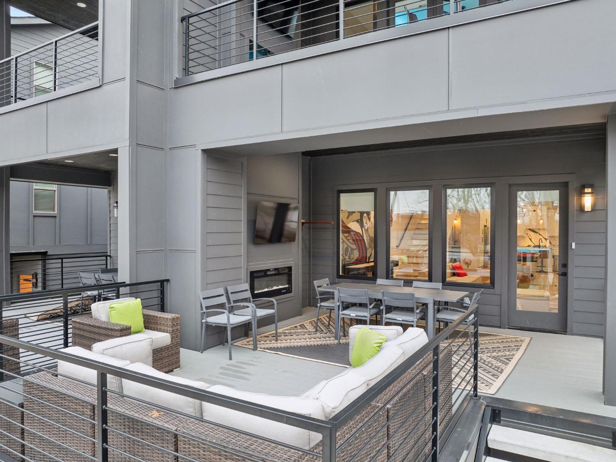 Holiday home Sleek Multi-level Rooftop Views & Pool Table Nashville