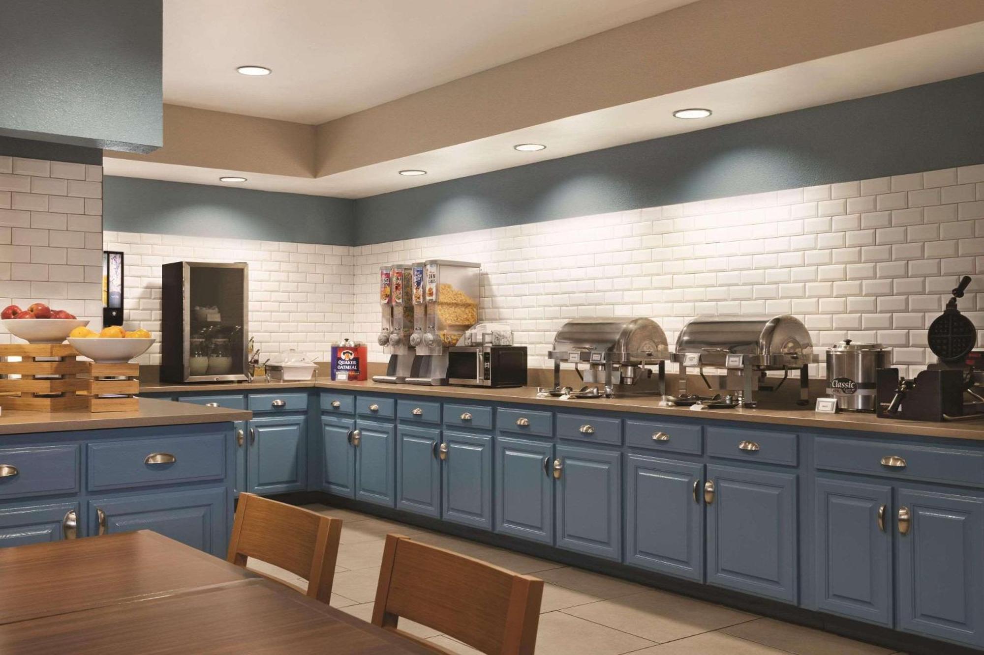 Hotel Country & By Radisson, Airport East, Tn