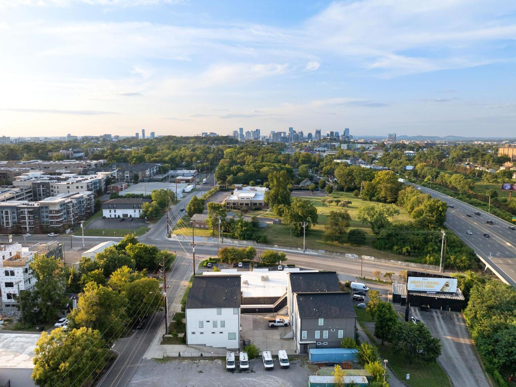 Holiday home Magnificent 4 Bedroom -w Balcony & Fireplace *