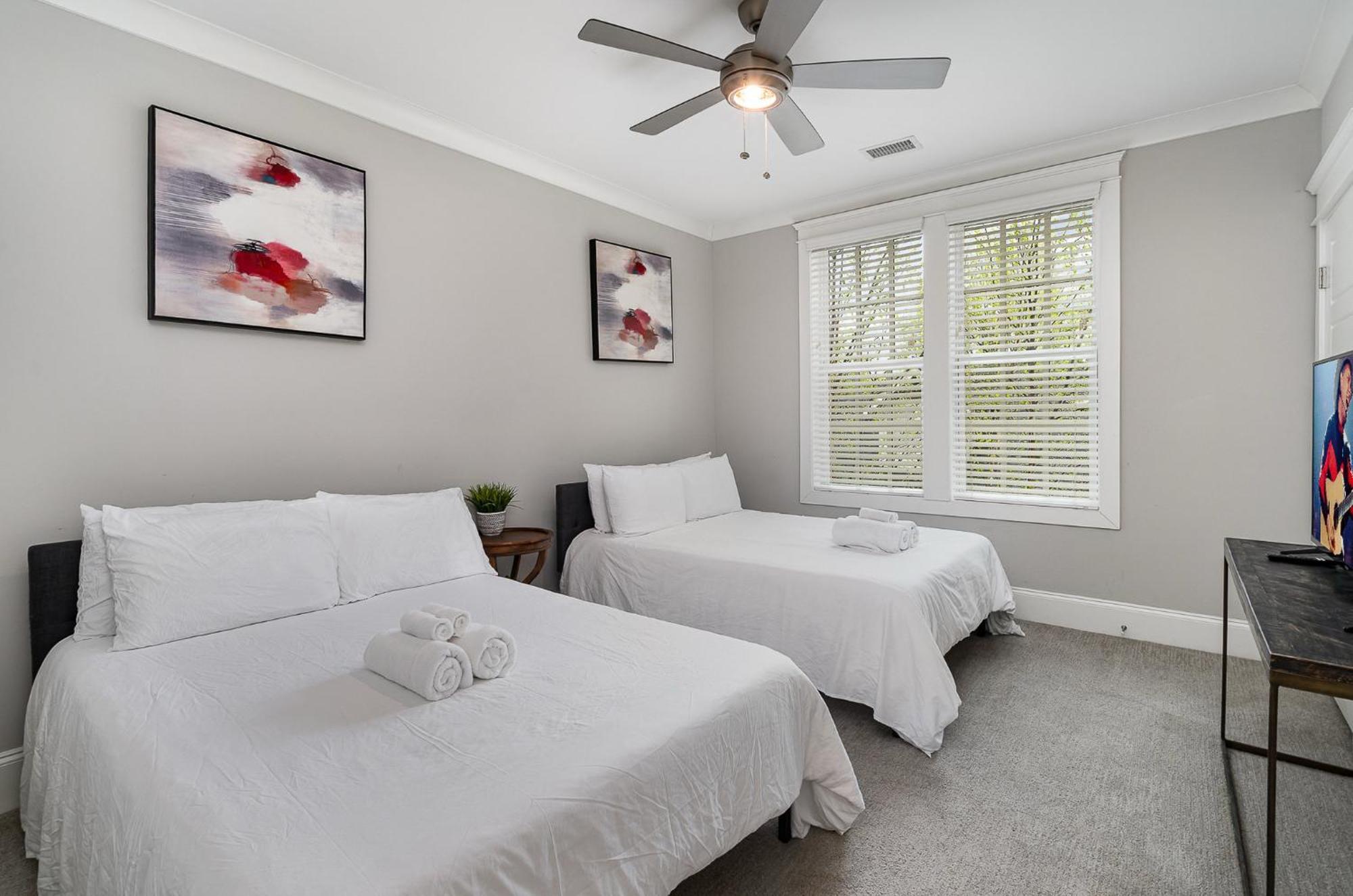 Belwood Duo-2 Units-across Parthenon-mins Broadway Holiday home