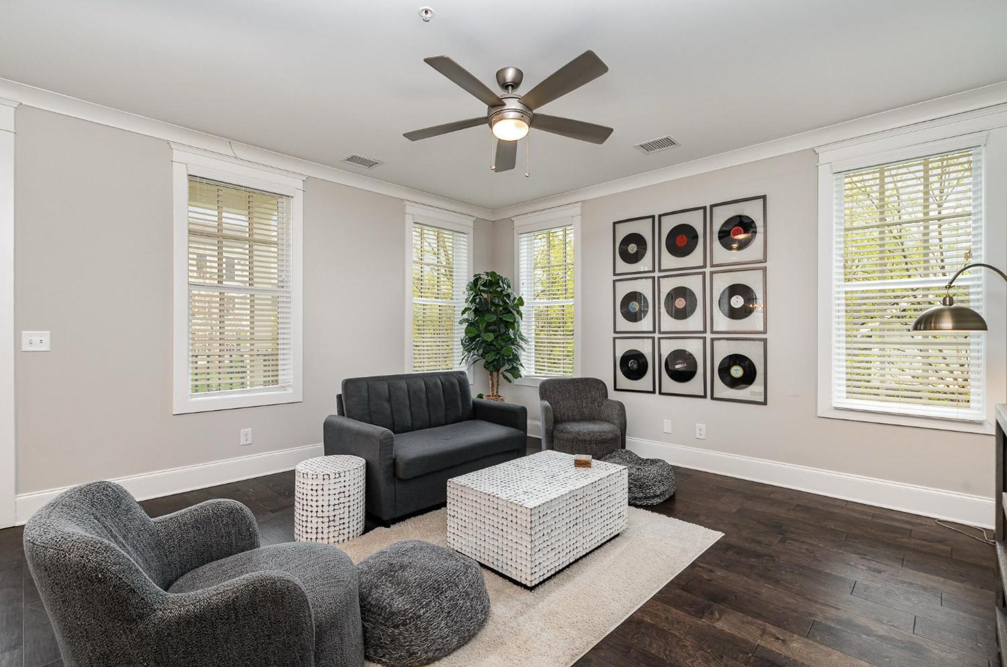 Belwood Duo-2 Units-across Parthenon-mins Broadway