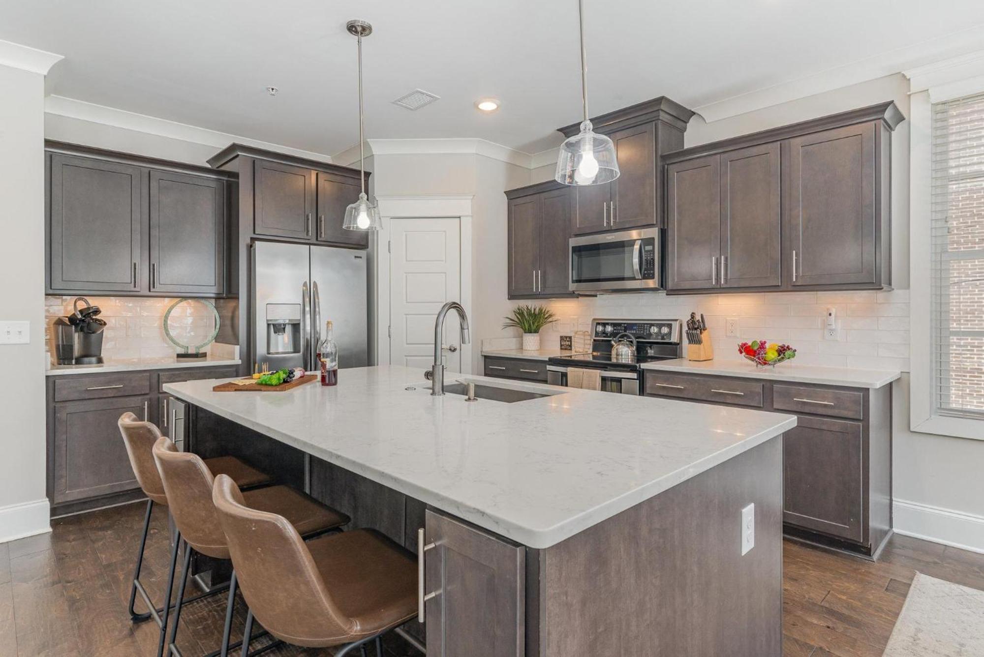 Belwood Duo-2 Units-across Parthenon-mins Broadway *