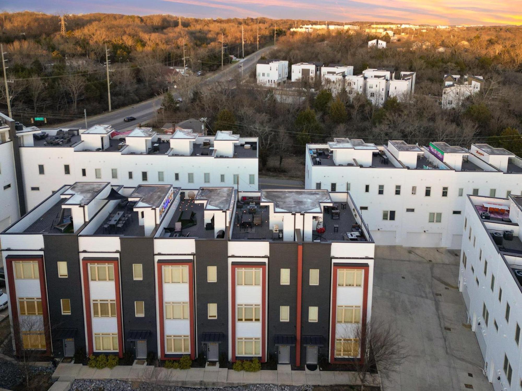 Holiday home Nest - Rooftop Patio - Mins To Broadway *