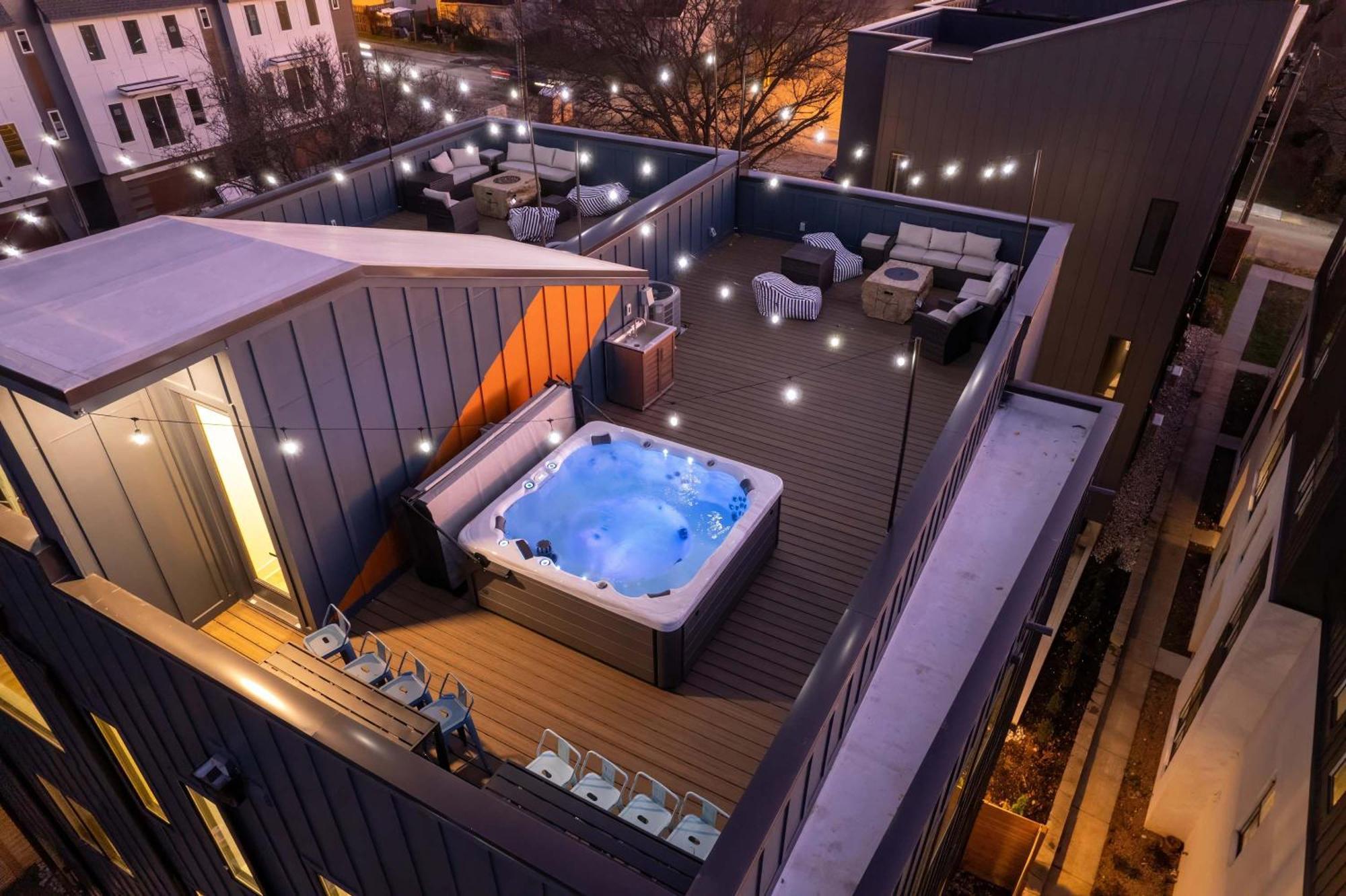 Twin Homes Rooftop Deck Hot Tub Outdoor Kitchen Holiday home