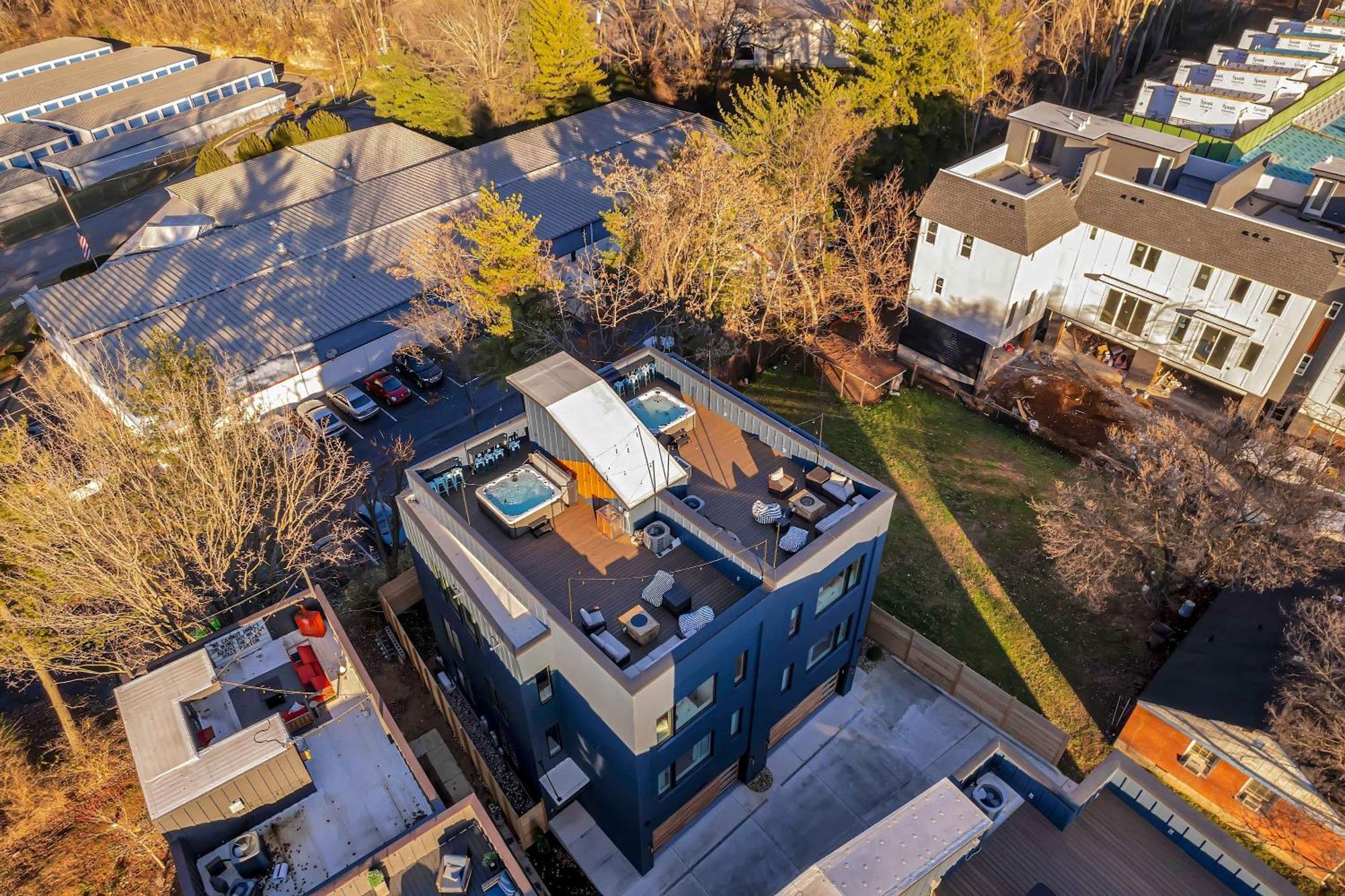 Rooftop Deck Hot Tub & Game In * Nashville