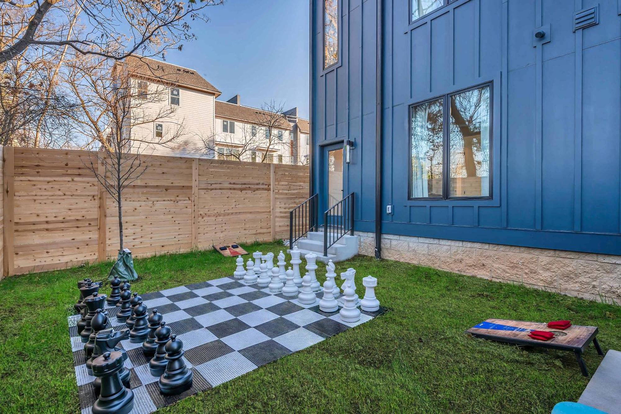 Rooftop Deck Hot Tub & Game In Holiday home