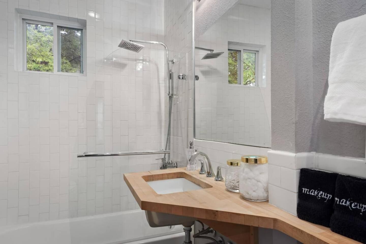 Holiday home Private W Hot Tub 17 Miles To Downtown