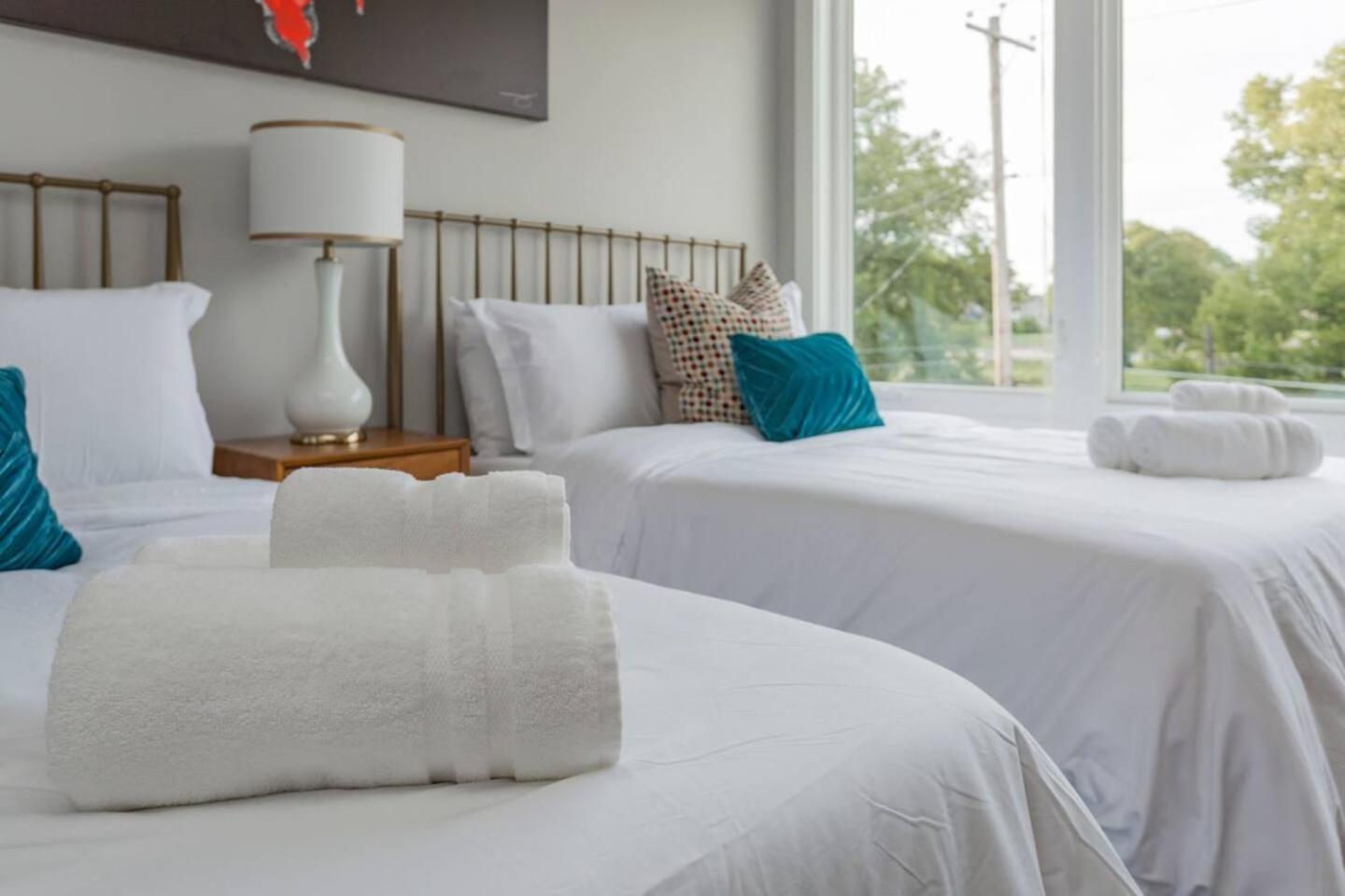 Holiday home Spacious By Geodis Park 23 Mi To Broadway!